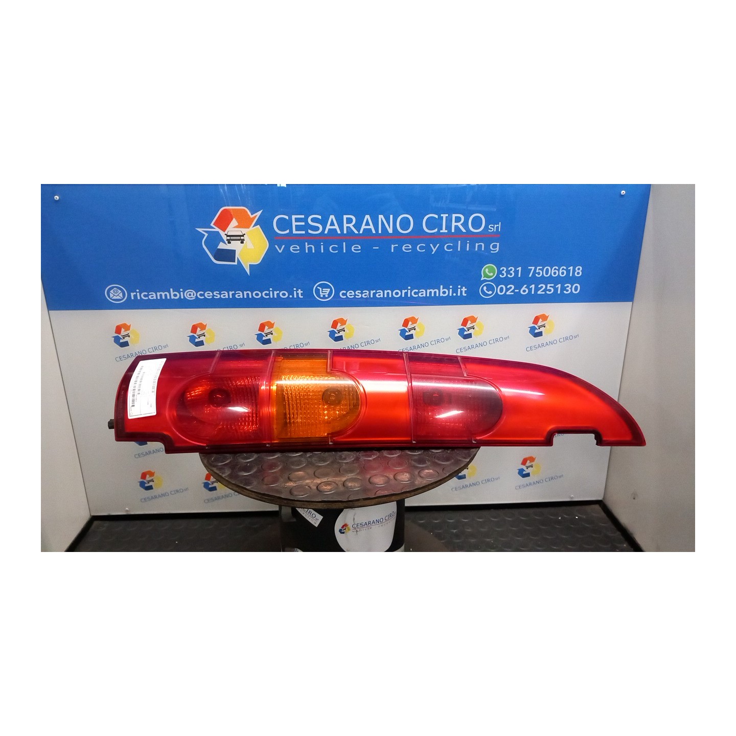 FANALE POST. P/PORTA POST. A BATTENTI SX. 103 RENAULT KANGOO (04/03-03/09) K4MA7 8200150623