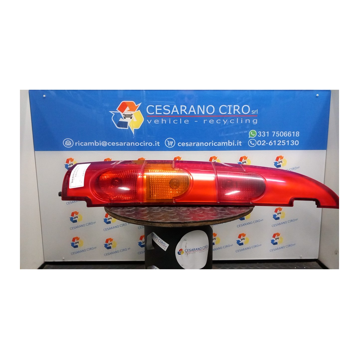 FANALE POST. P/PORTA POST. A BATTENTI SX. 103 RENAULT KANGOO (04/03-03/09) K4MA7 8200150623