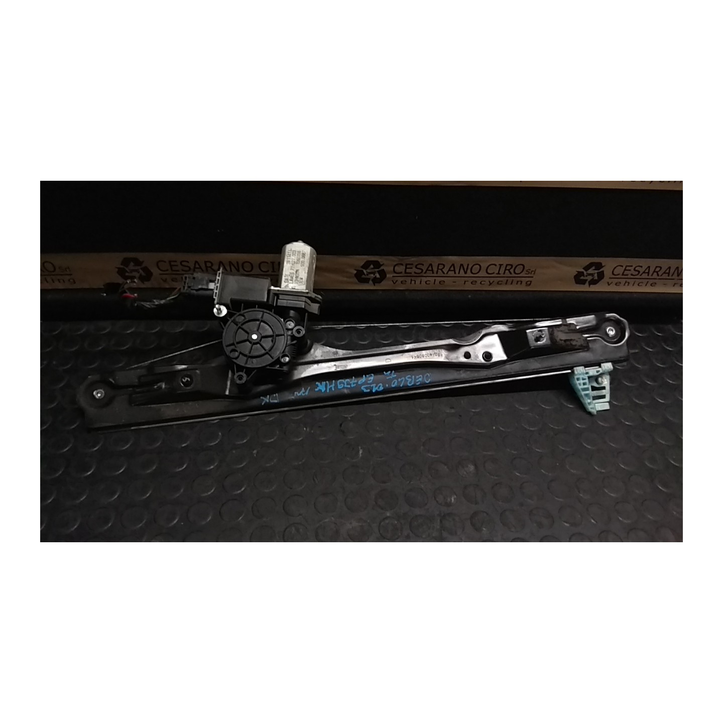 ALZACRISTALLO ELETTR. PORTA ANT. CON MOTORINO DX. 035 FIAT DOBLO CARGO (3V) (12/09-) 198A3000 52063785