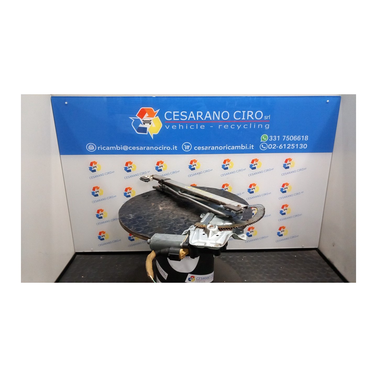 ALZACRISTALLO PORTA ANT. ELETTRICO SX. 057 TOYOTA YARIS (10/01-11/05)     (FRP) 1SZFE 698200D010