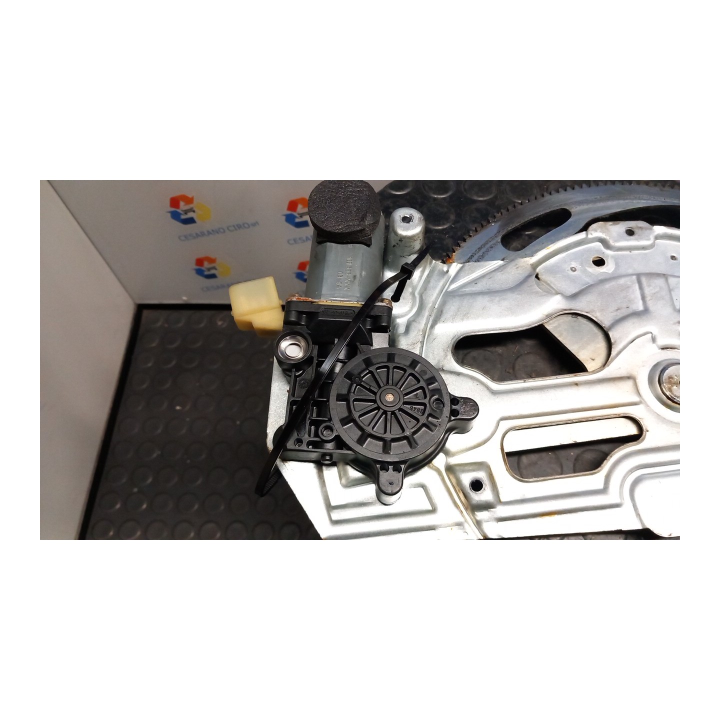 ALZACRISTALLO ELETTR. PORTA ANT. C/MOTORINO SX. 038 VOLVO XC90 (08/02-05/12) B5254T2 30784576