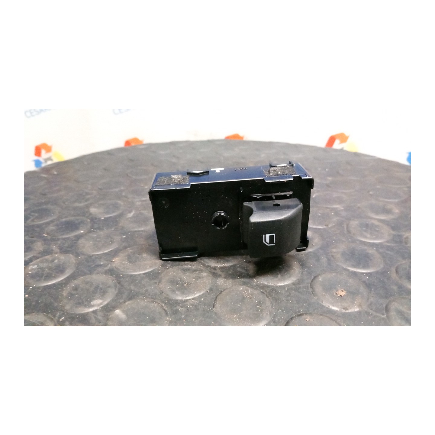 INTERRUTTORE ALZACRISTALLI PORTA POST. DX. 003 KIA SPORTAGE 5A SERIE (12/21-) G4FP 93581R2000