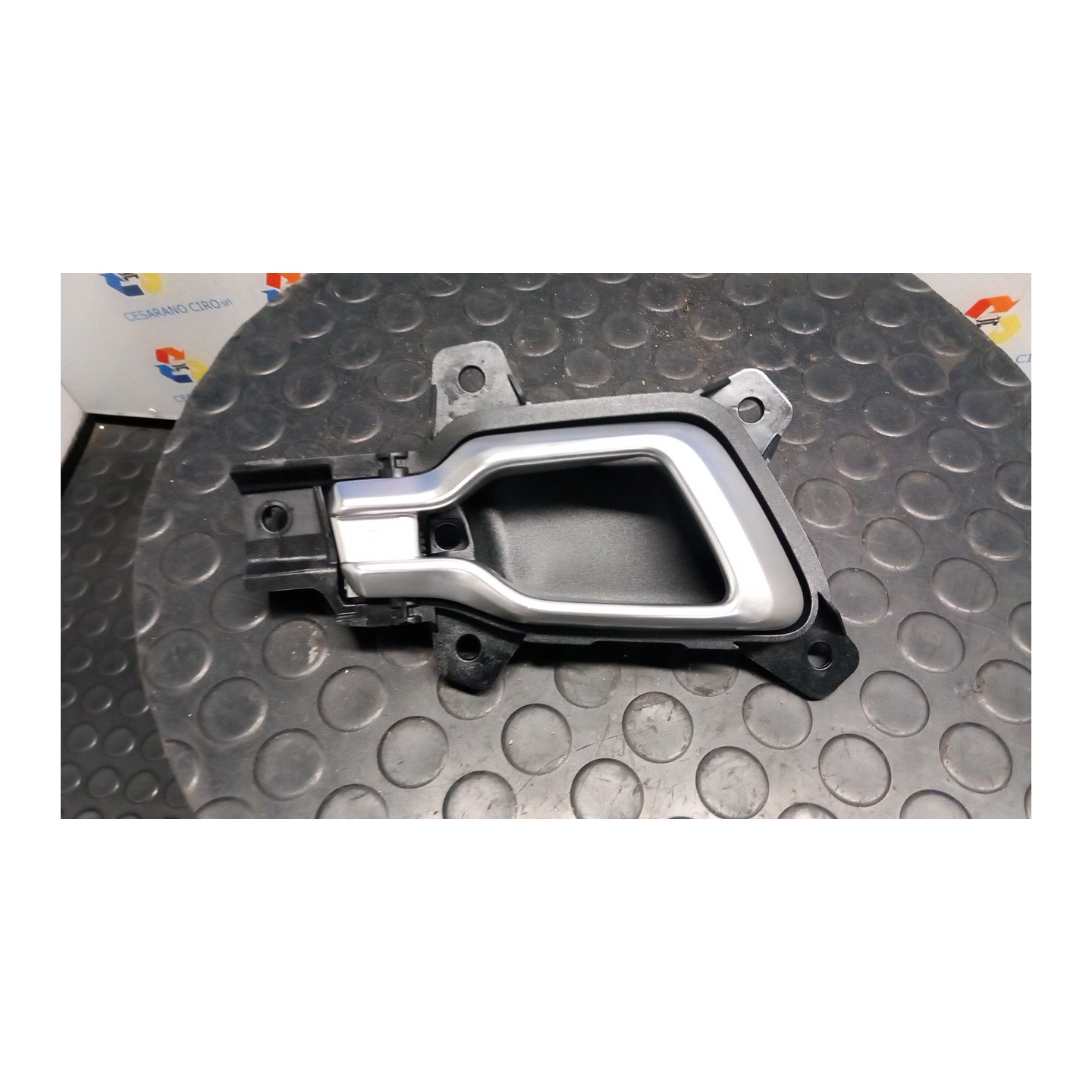 MANIGLIA INT. APERTURA PORTA POST. DX. 006 KIA SPORTAGE 5A SERIE (12/21-) G4FP 83620R2000QC1