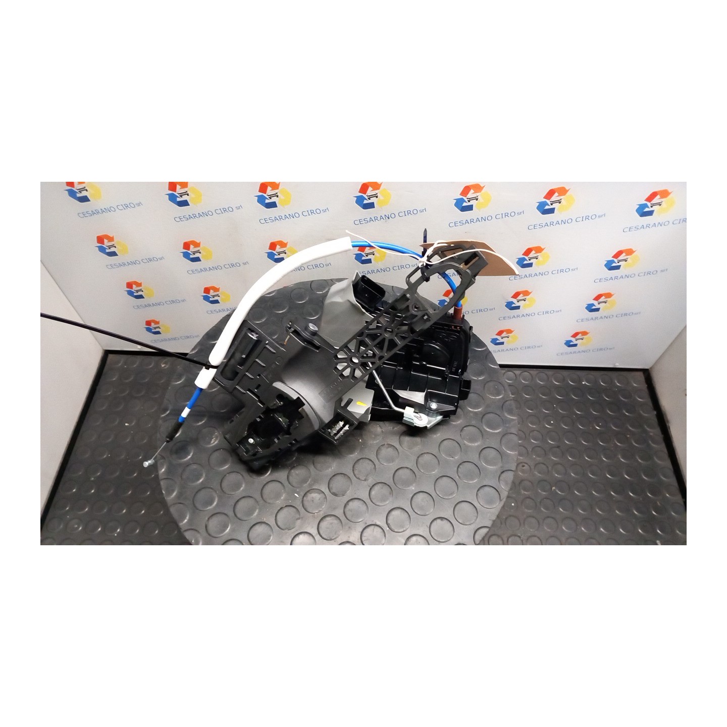 SERRATURA PORTA POST. C/TIRANTI DX. 007 KIA SPORTAGE 5A SERIE (12/21-) G4FP 81420R2000