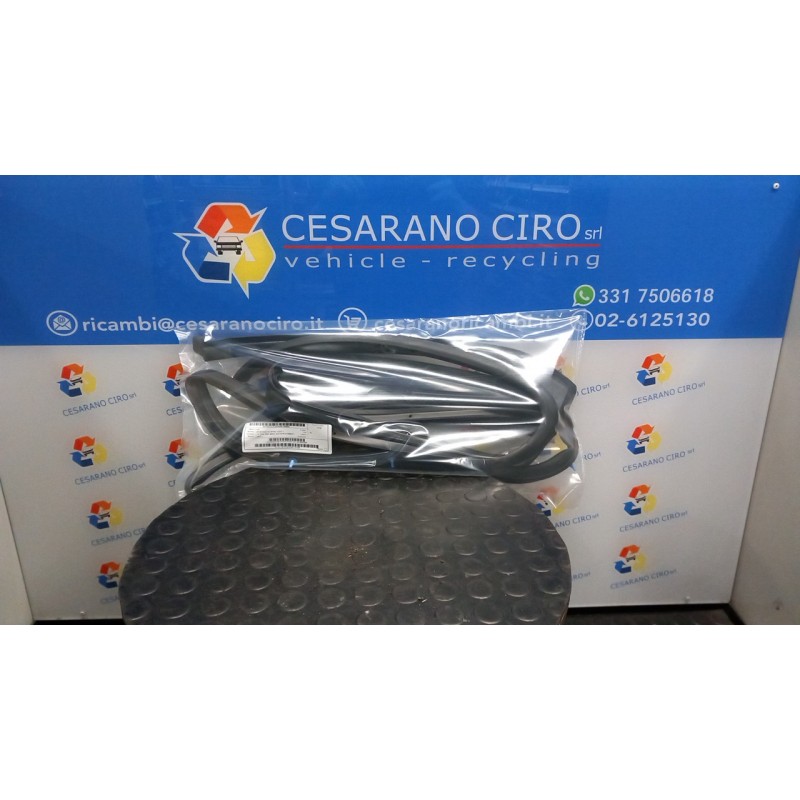 GUARNIZIONE PORTA POST. DX. 004 KIA SPORTAGE 5A SERIE (12/21-) G4FP 83140R2000