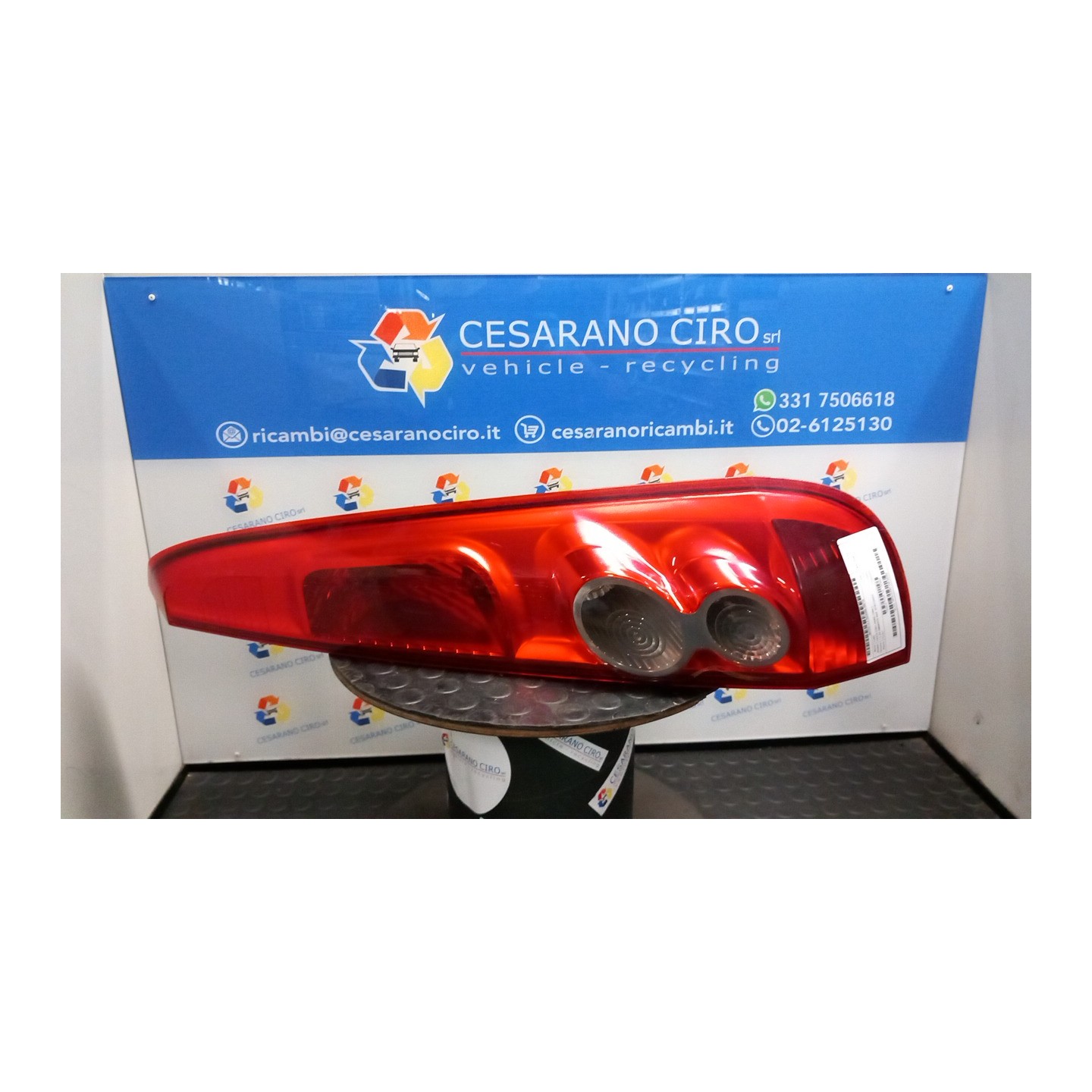 FANALE POST. DX. 128 FORD FIESTA (CBK) (03/02-12/05) FUJA 1324563