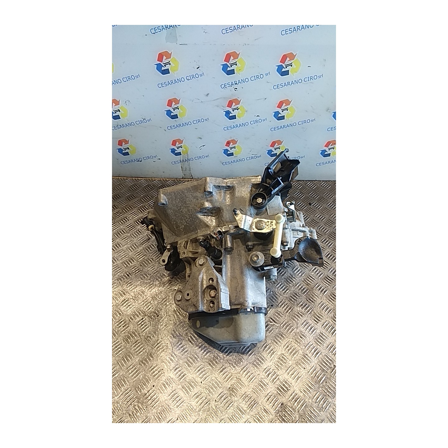 CAMBIO COMPL. 081 PEUGEOT 208 (01/12-11/15) ZM01 9803846180