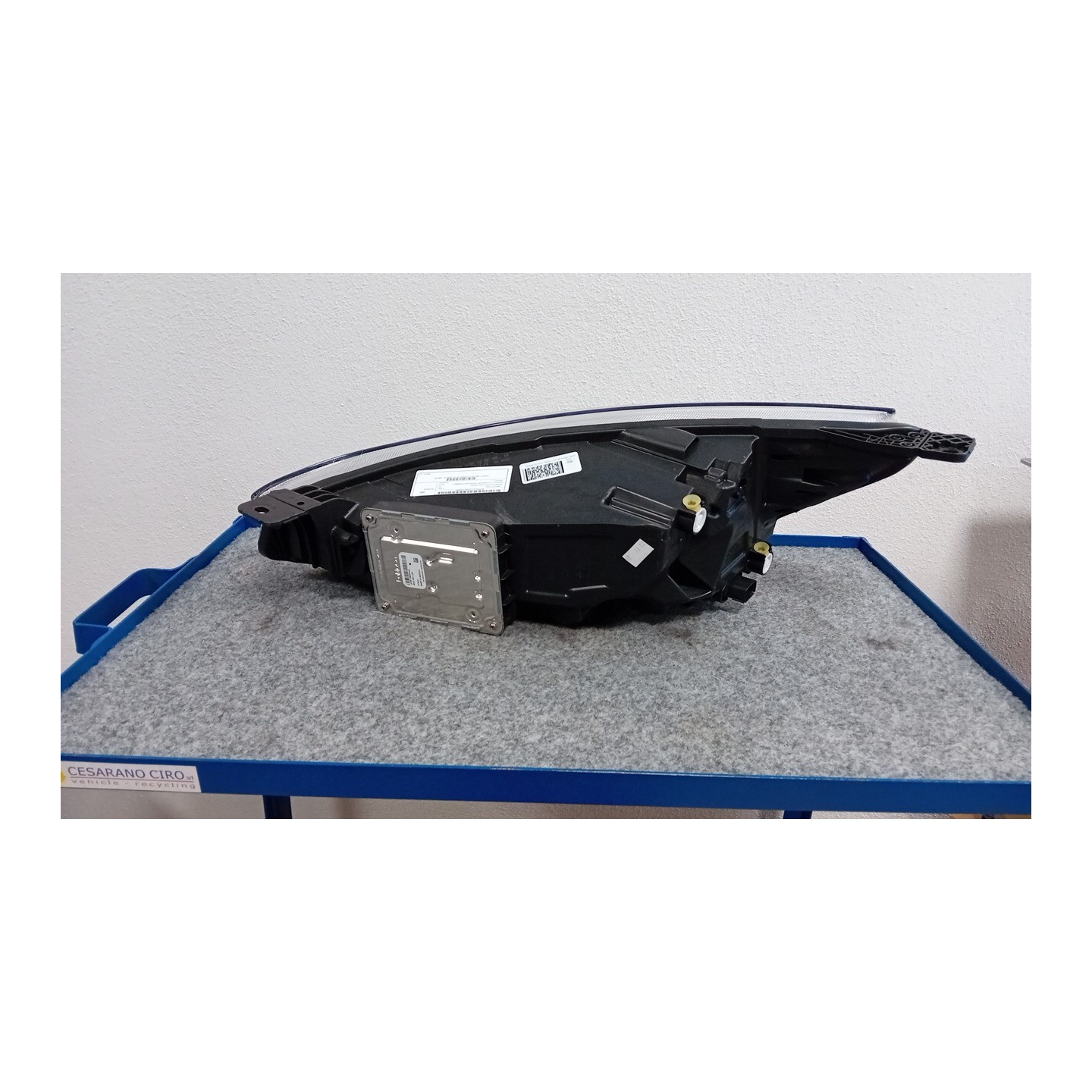 PROIETTORE LED C/CORNICE IN ALLUMINI DX. 054 FORD FOCUS (CGE) (04/18-)  2305740
