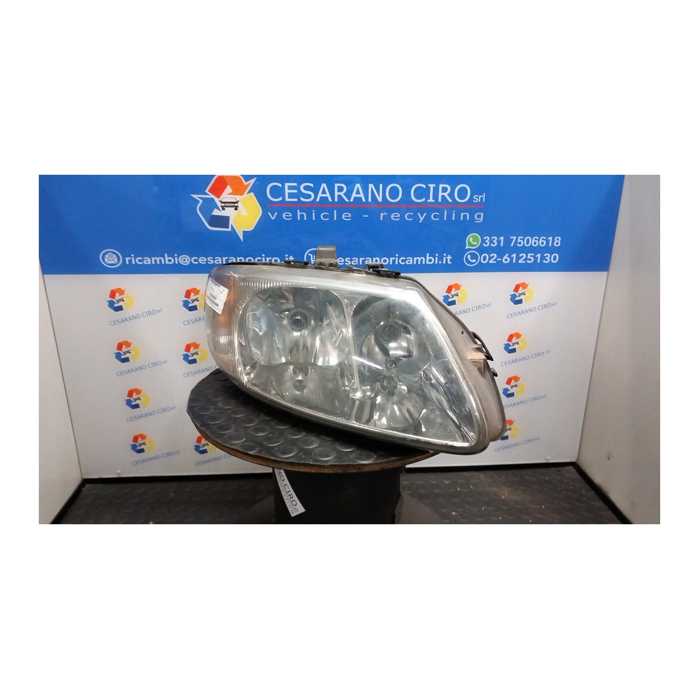 PROIETTORE DX. 136 CHRYSLER VOYAGER/GRAND VOYAGER (04/01-0 25L 04857702AB