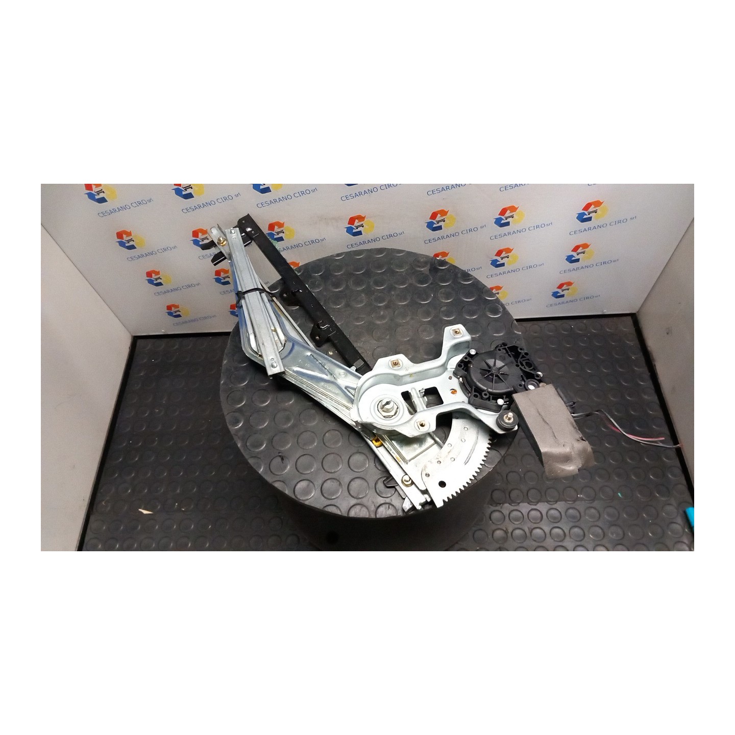 ALZACRISTALLO ELETTR. PORTA ANT. CON MOTORINO SX. 065 ALFA ROMEO 166 (W9) (06/98-05/04) AR34102 60672257