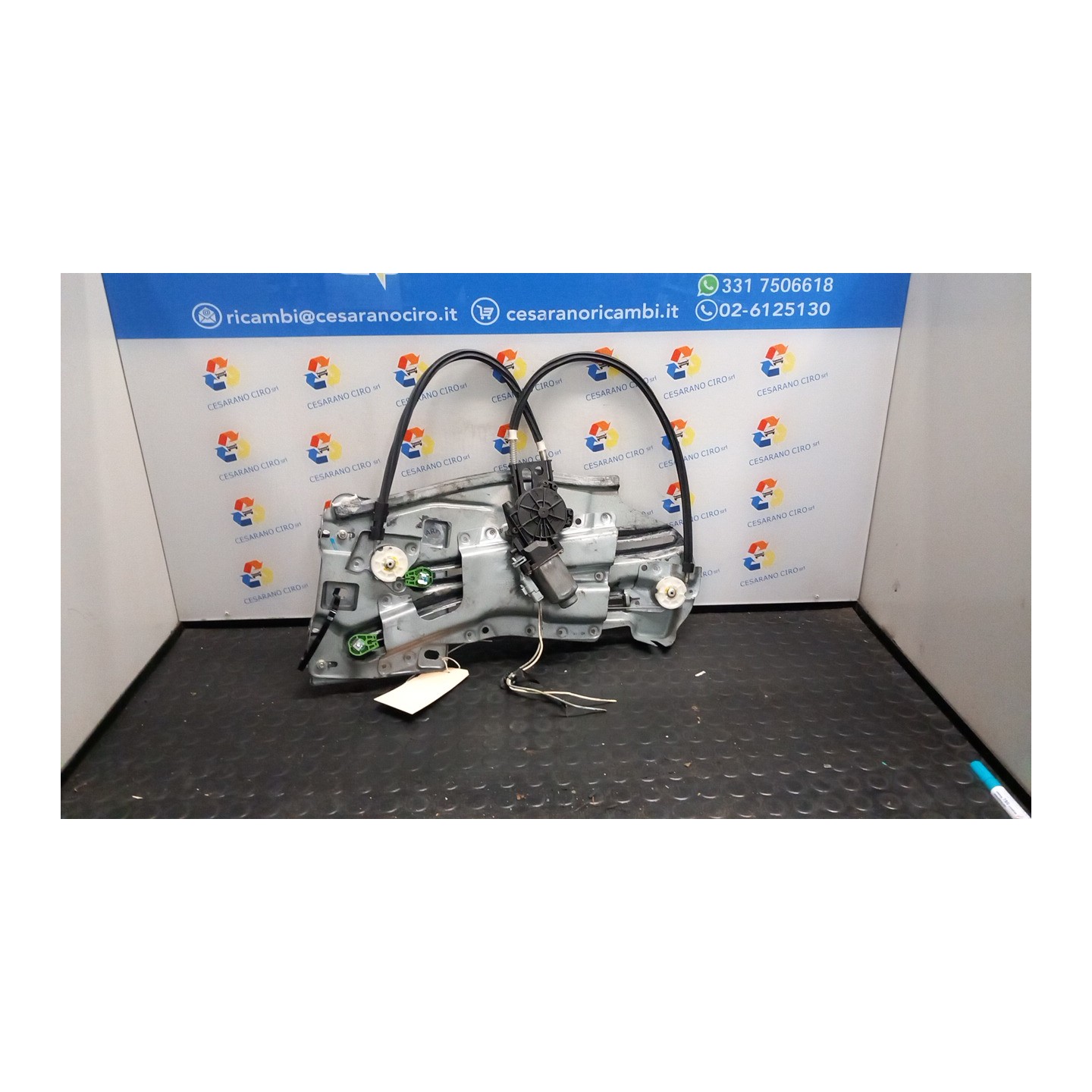 ALZACRISTALLO PARAFANGO POST. DX. 104 CITROEN C3 PLURIEL (05/03-11/10) KFV 922485