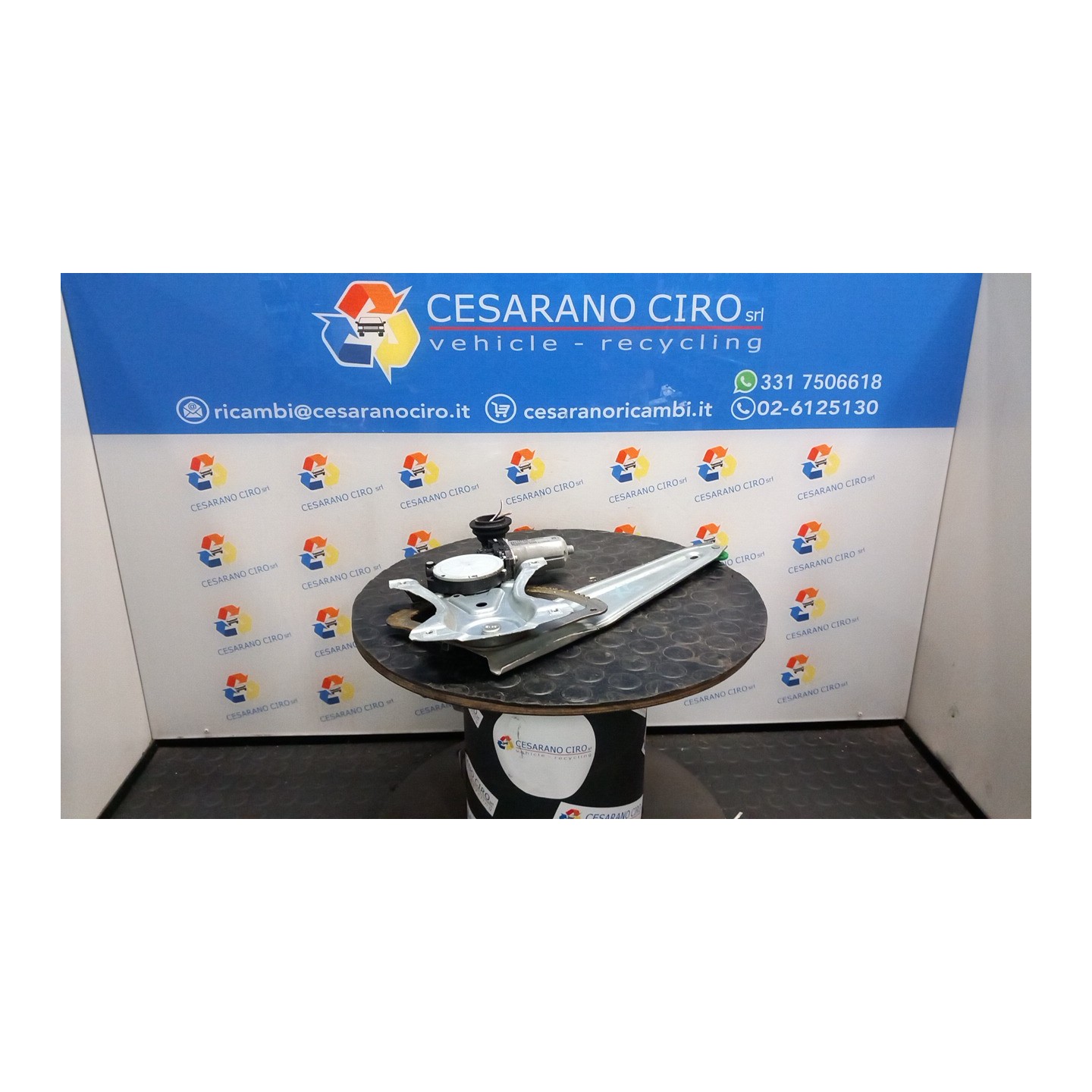 ALZACRISTALLO ELETTR. PORTA POST. C/MOTORINO SX. 064 TOYOTA YARIS (09/11-02/15) 1NZFXE 698400D220