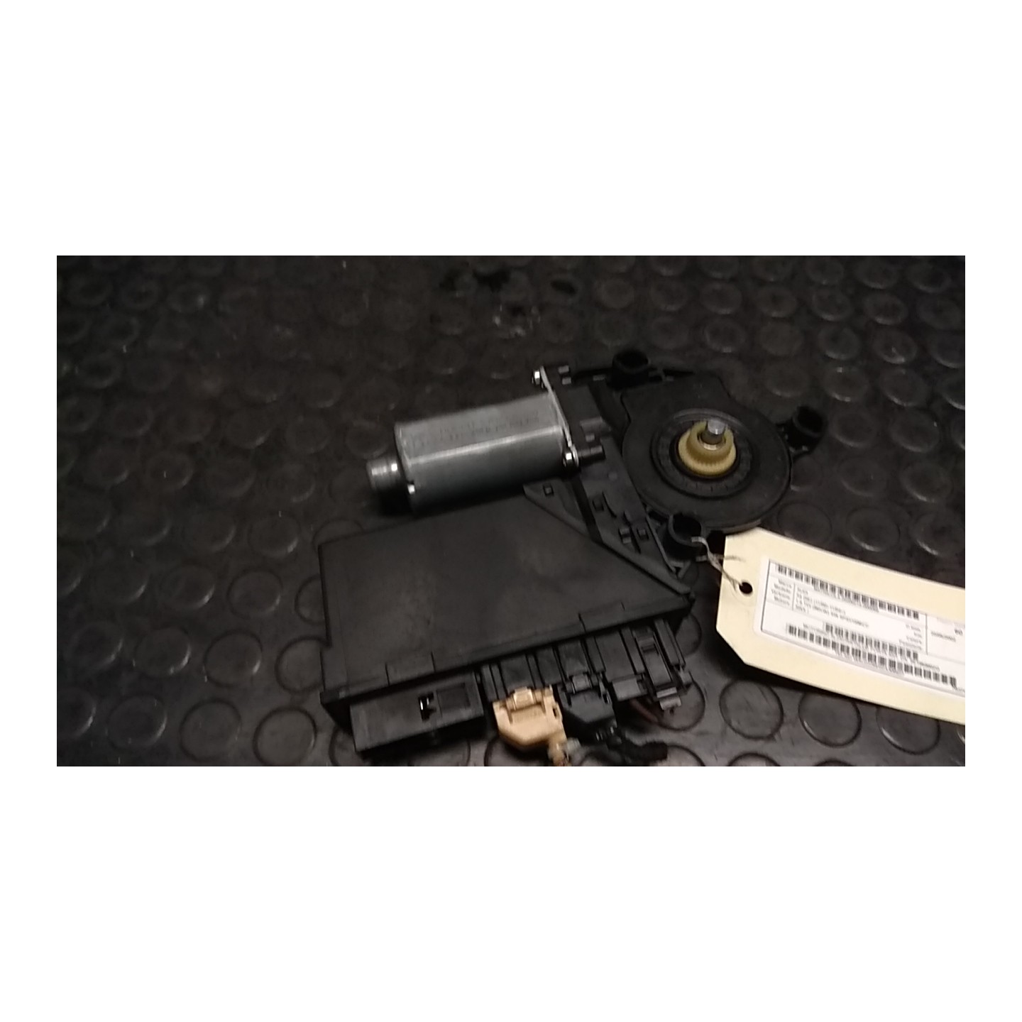 MOTORINO ALZACRISTALLO PORTA ANT. DX. 068 AUDI A4 (8E) (11/00-11/04) AWX 8E1959802G