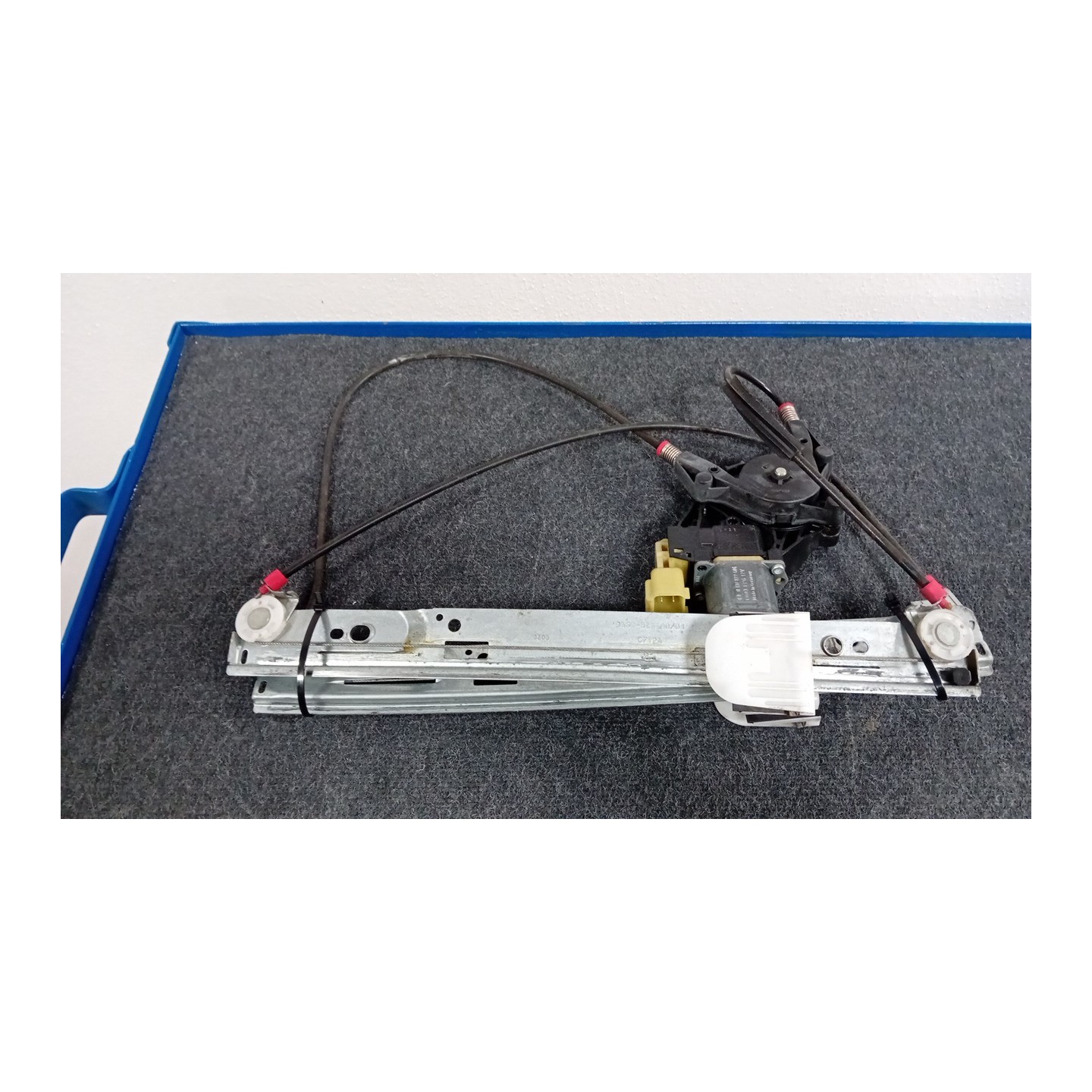 ALZACRISTALLO ELETTR. PORTA ANT. SX. 045 FORD FIESTA (CB1) (09/08-10/13)  1742386