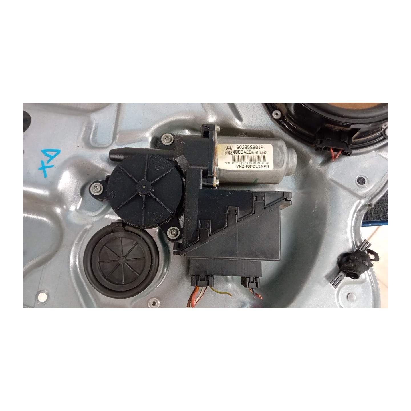 ALZACRISTALLO ELETTR. PORTA ANT. DX. 047 VOLKSWAGEN POLO (9N) (04/05-)  6Q4837462J