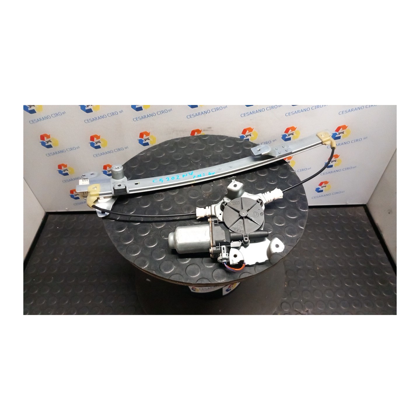 ALZACRISTALLO ELETTR. PORTA POST. C/MOTORINO DX. 101 NISSAN PRIMERA (03/02-10/06) F9Q 82700AV610