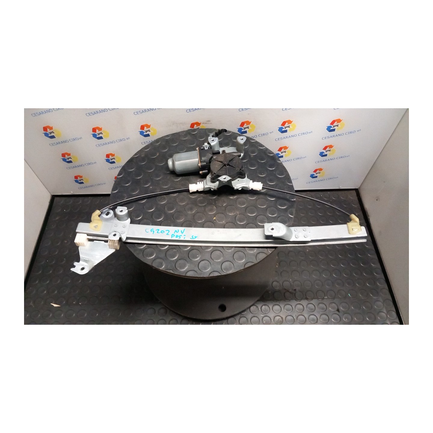 ALZACRISTALLO ELETTR. PORTA POST. C/MOTORINO SX. 102 NISSAN PRIMERA (03/02-10/06) F9Q 82701AV610
