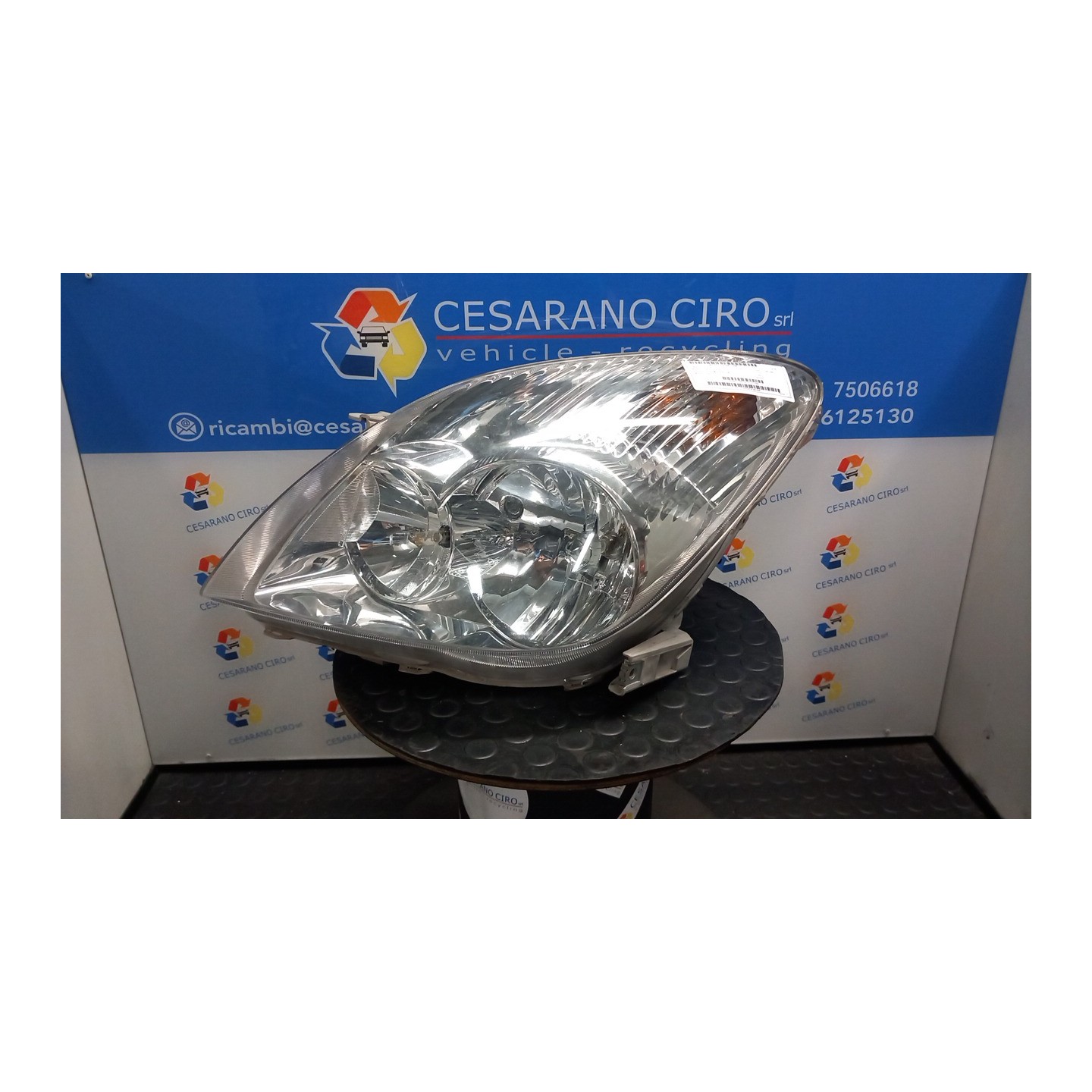 PROIETTORE SX. 017 TOYOTA COROLLA VERSO (01/02-03/04) 1ZZFE 8117013260