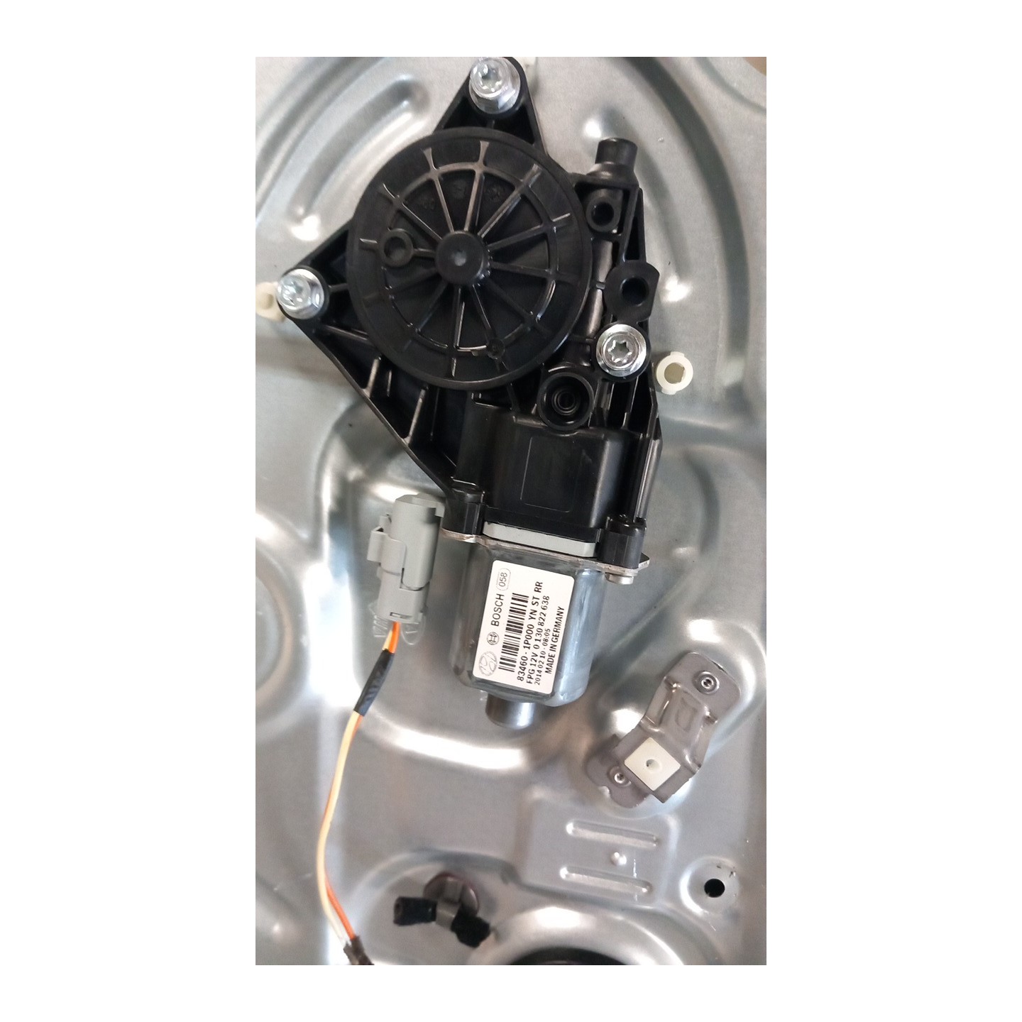 MOTORINO ALZACRISTALLO PORTA POST. DX. 164 KIA VENGA (01/10-) G4FA 834601P000