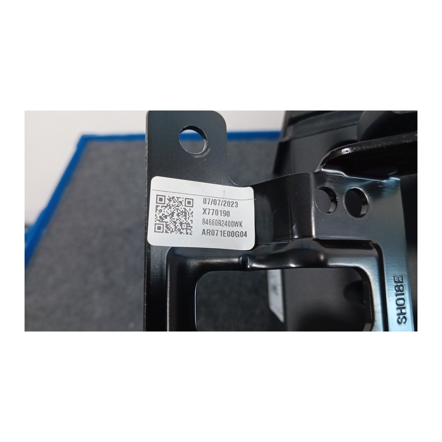APPOGGIABRACCIO SEDILE ANT. CONSOLLE 002 KIA SPORTAGE 5A SERIE (12/21-)  84660R2000CR3
