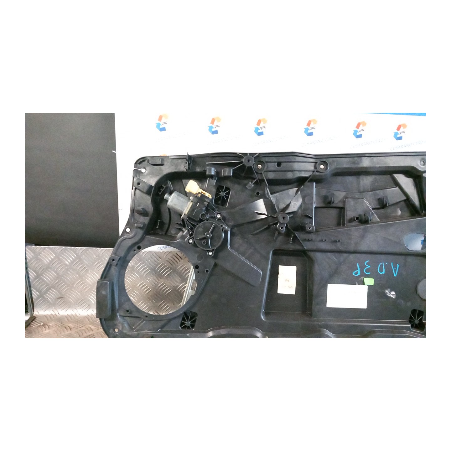ALZACRISTALLO ELETTR. PORTA ANT. DX. 015 FORD FIESTA (CCN) (11/12-) UGJC 1836011