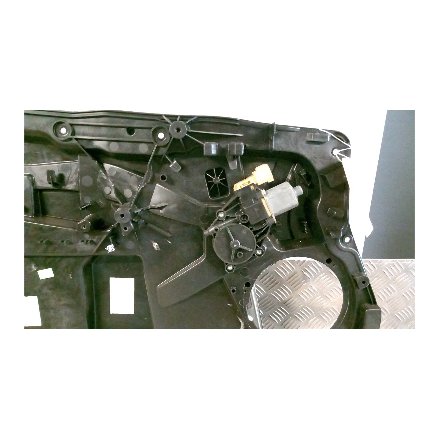 ALZACRISTALLO ELETTR. PORTA ANT. SX. 016 FORD FIESTA (CCN) (11/12-) UGJC 1674681