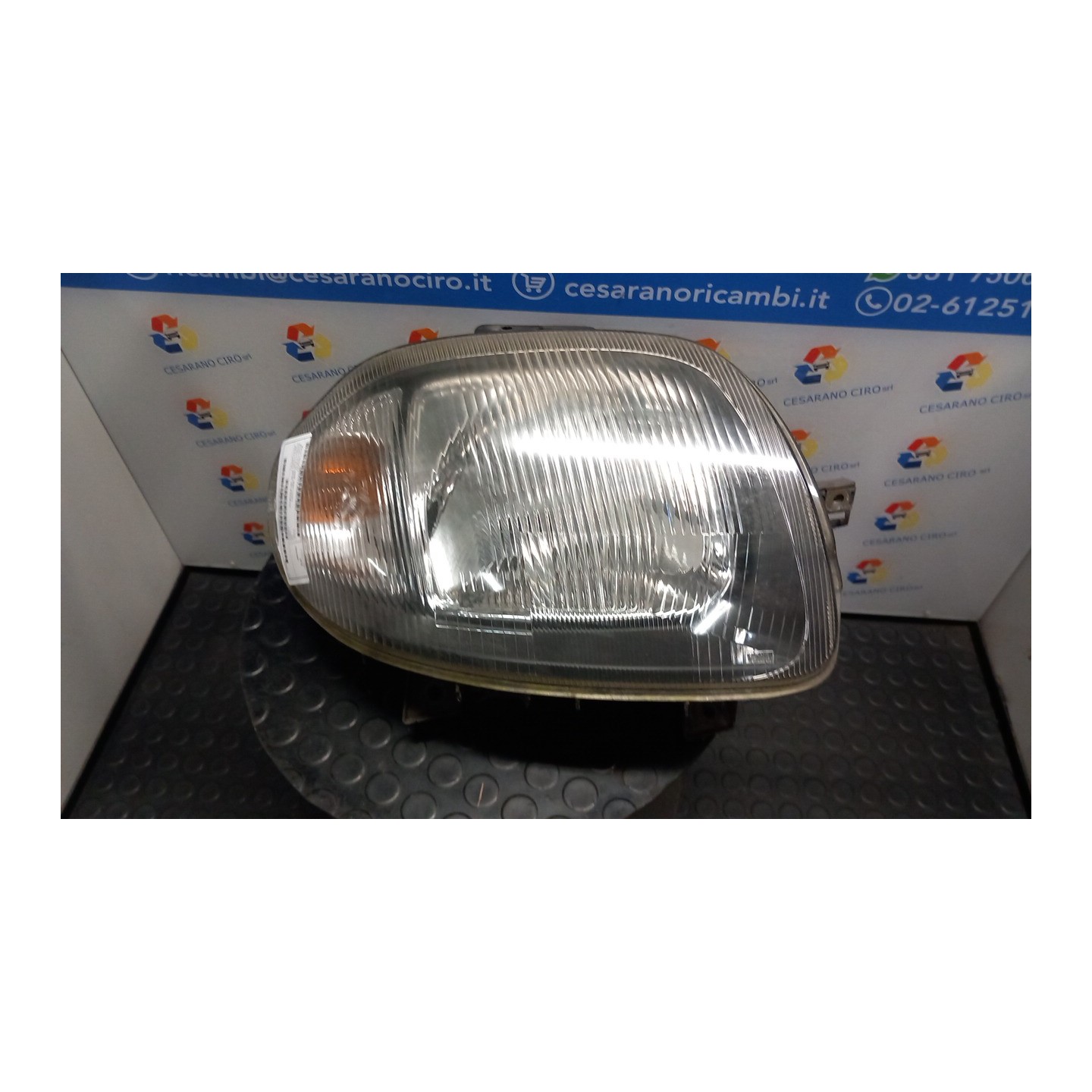 PROIETTORE DX. 053 RENAULT CLIO 2A SERIE (05/01-11/10) D7FG7 7701057658