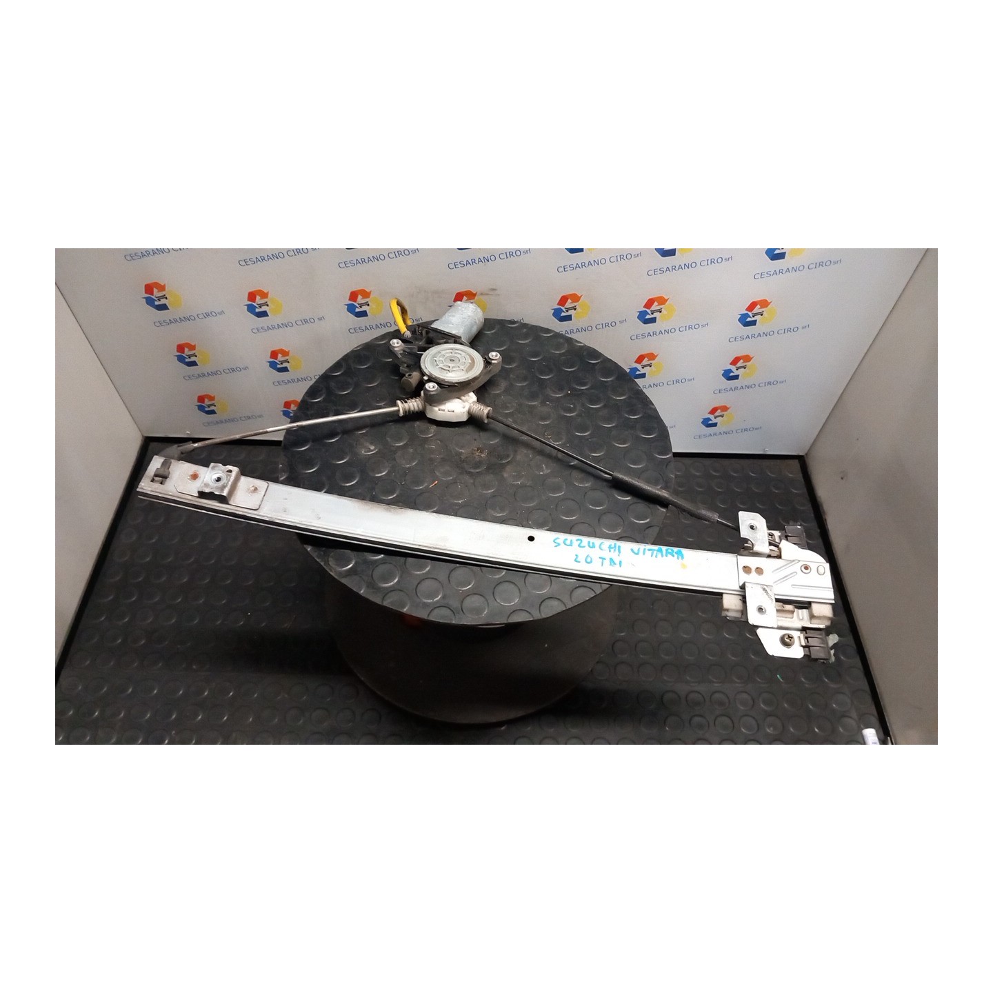 ALZACRISTALLO ELETTR. PORTA POST. CON MOTORINO DX. 001 SUZUKI VITARA (01/91-12/98) RF 8350157B00000