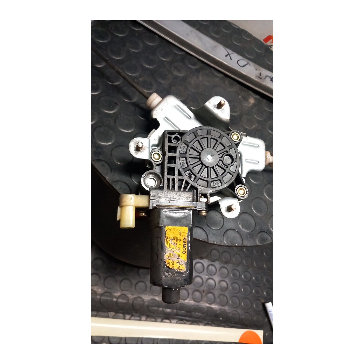 ALZACRISTALLO PORTA ANT. DX. 082 HYUNDAI GETZ (07/02-12/09) G4EA 824021C000