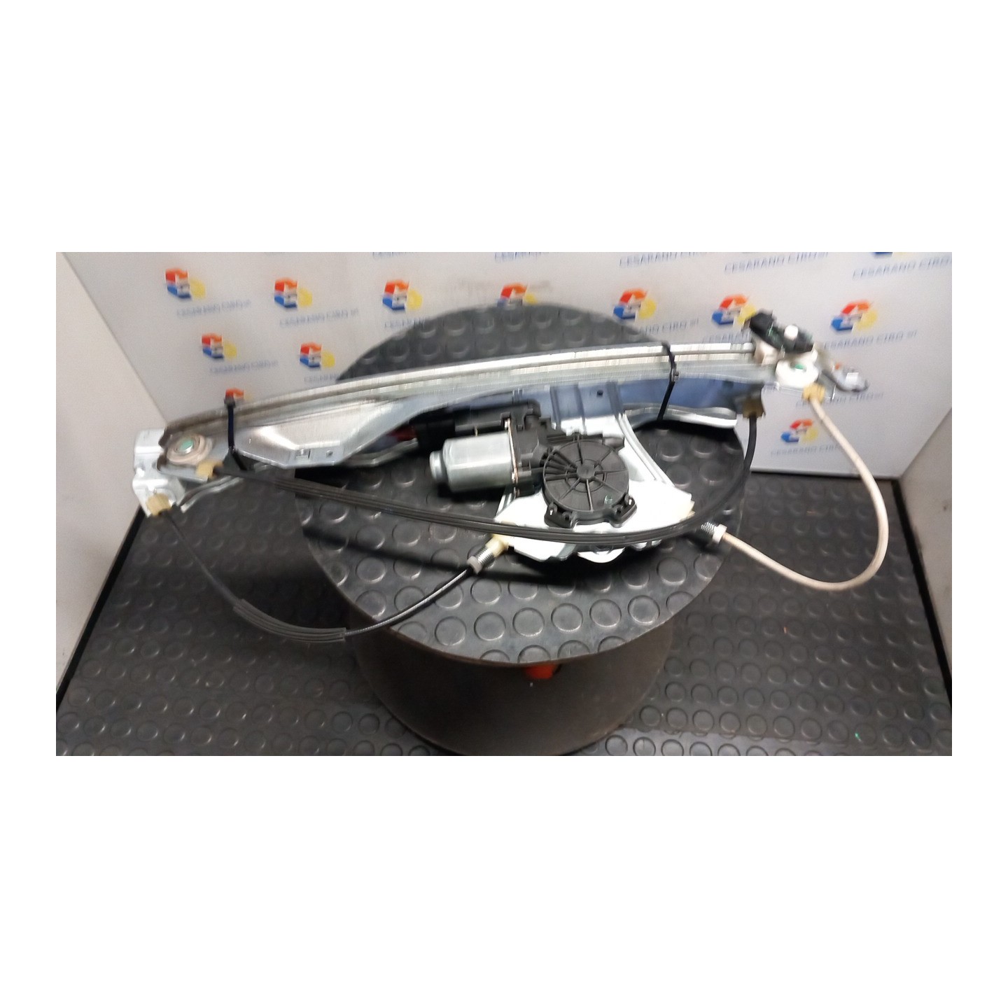 ALZACRISTALLO ELETTR. PORTA ANT. C/MOROTINO A IMPULSI DX. 104 RENAULT CLIO 3A SERIE (05/09-) D4FH7 8200843597
