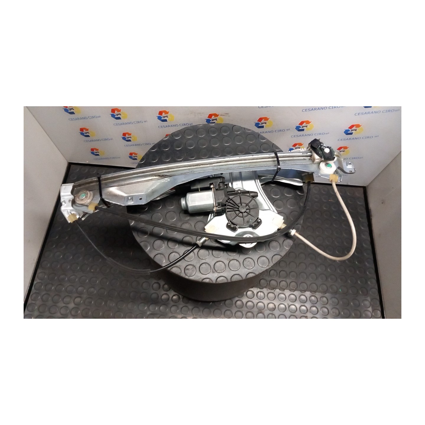 ALZACRISTALLO ELETTR. PORTA ANT. C/MOROTINO A IMPULSI DX. 104 RENAULT CLIO 3A SERIE (05/09-) D4FH7 8200843597