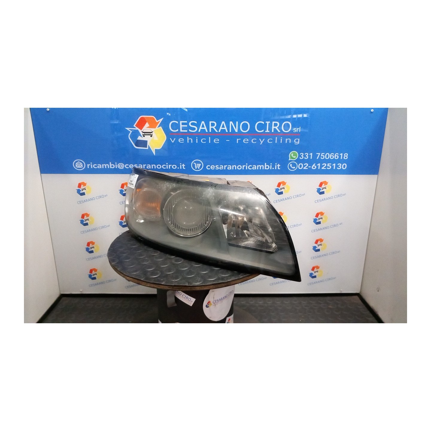 PROIETTORE DX. 084 VOLVO V50 (02/04-12/12) D4204T 30698888