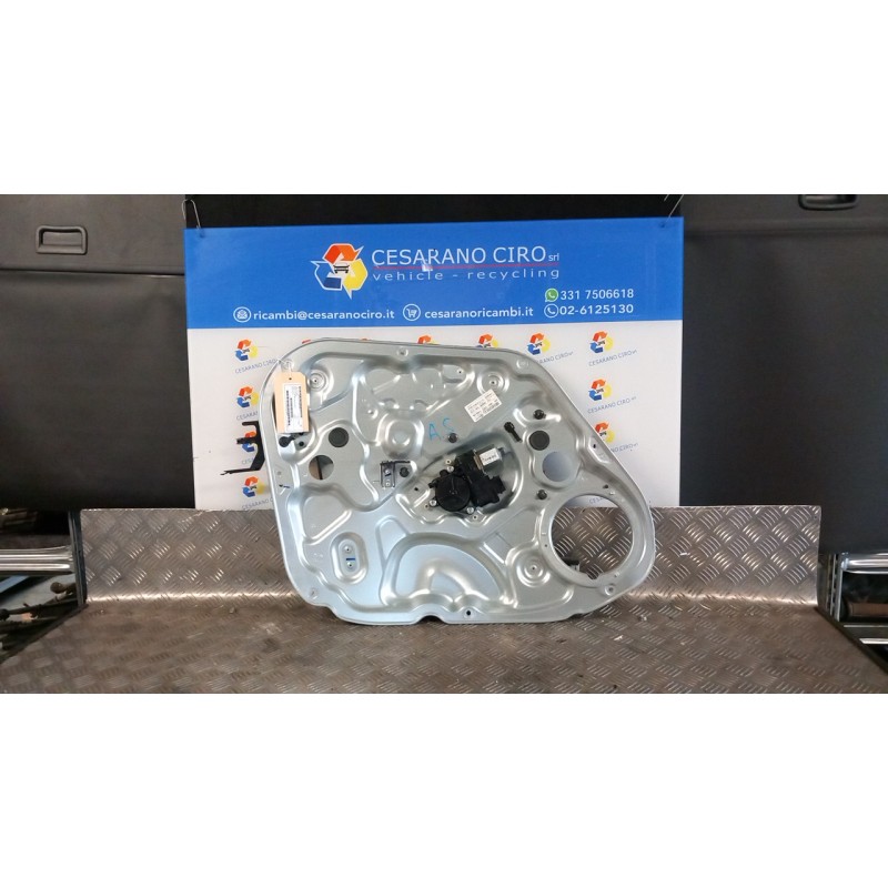 ALZACRISTALLO ELETTR. PORTA ANT. DX. 094 HYUNDAI IX20 (10/10-) D4FC 824811K000