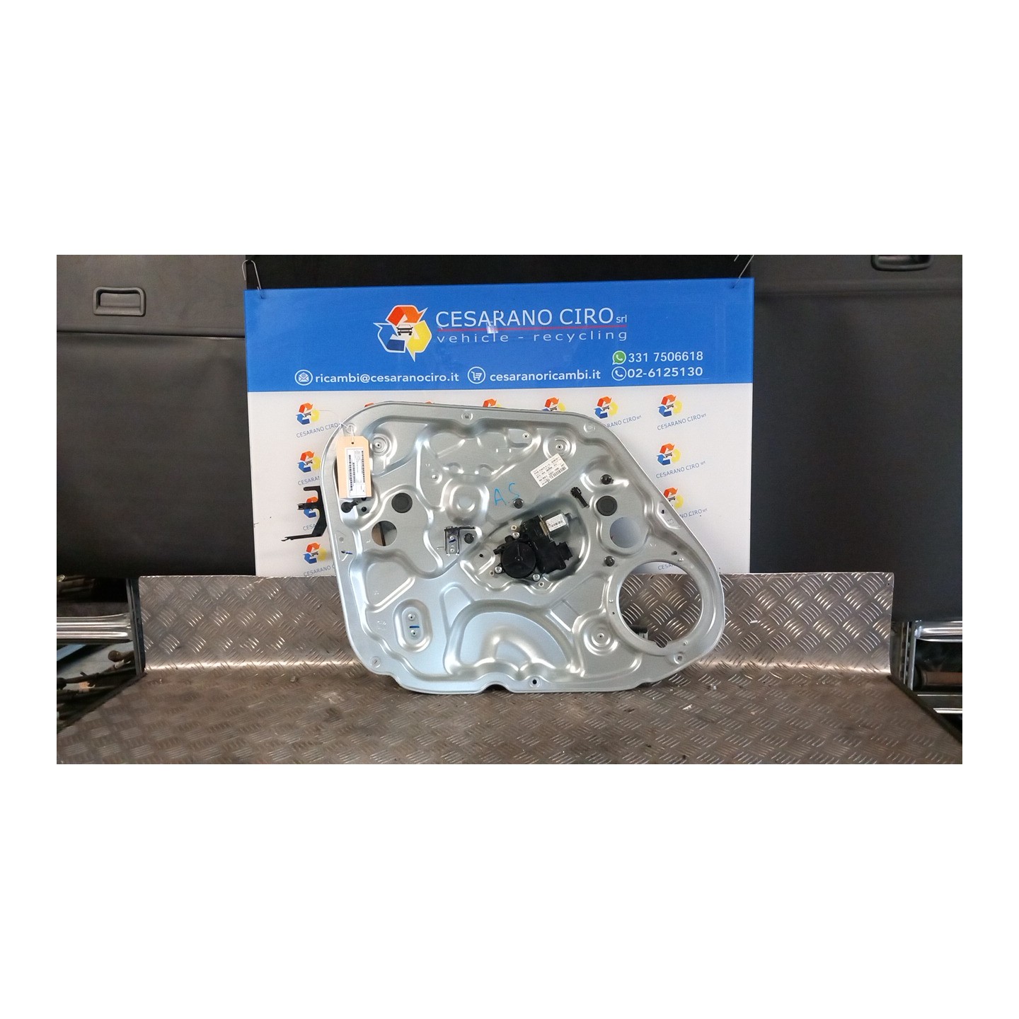 ALZACRISTALLO ELETTR. PORTA ANT. DX. 094 HYUNDAI IX20 (10/10-) D4FC 824811K000