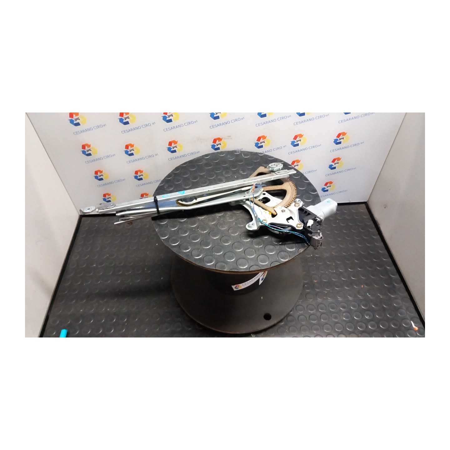 ALZACRISTALLO ELETTR. PORTA ANT. DX. 056 SUBARU LEGACY (10/03-09/09) EJ20 61222AG000
