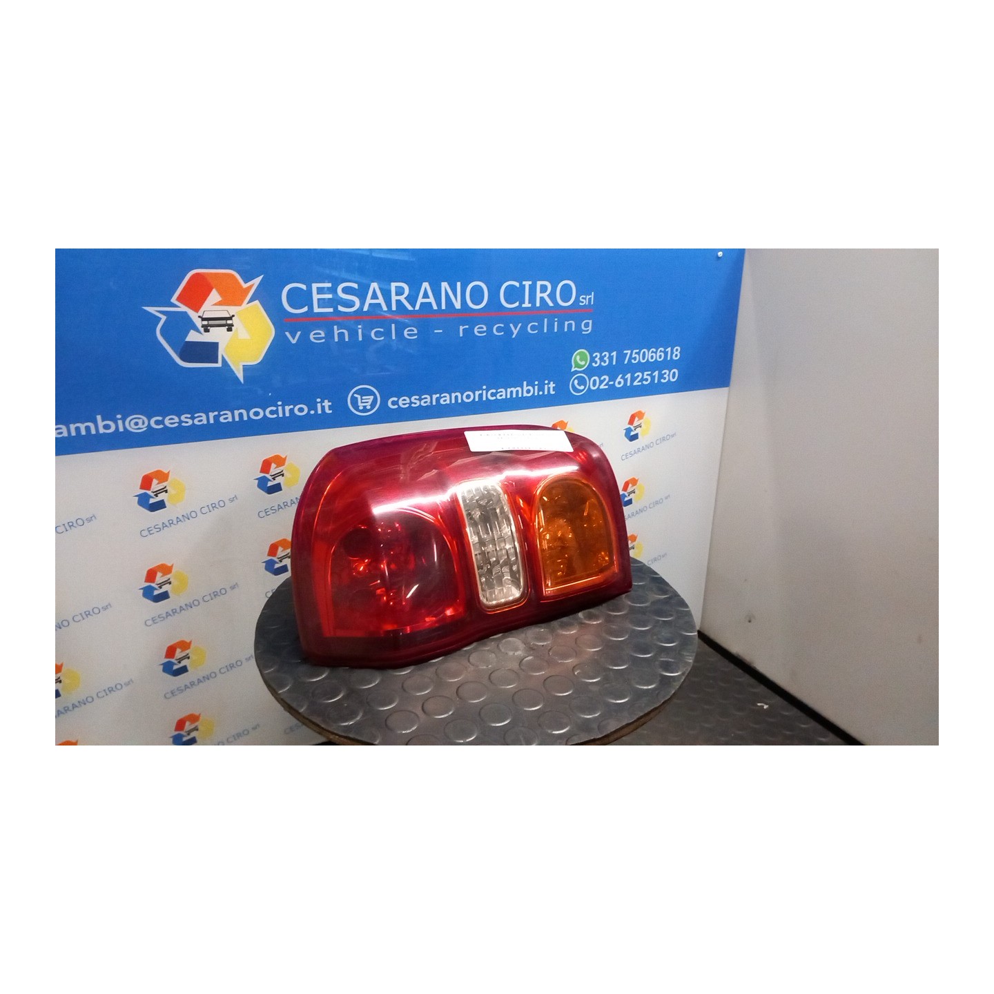 FANALE POST. DX. 015 TOYOTA RAV 4 2A SERIE (09/00-01/06) 1CDFTV 8155142060
