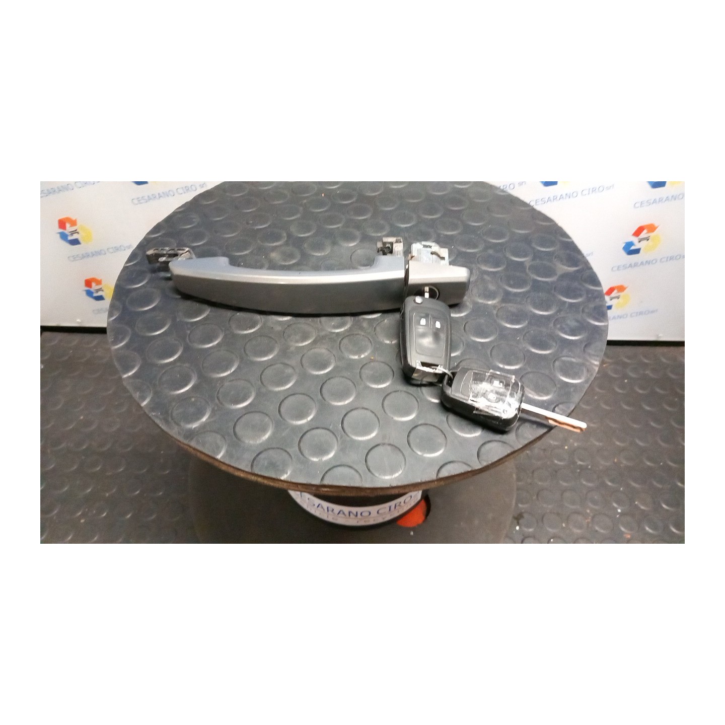 MANIGLIA PORTA ANT. SX. 004 OPEL MERIVA (S10) (04/10-) A14NEL 92233089
