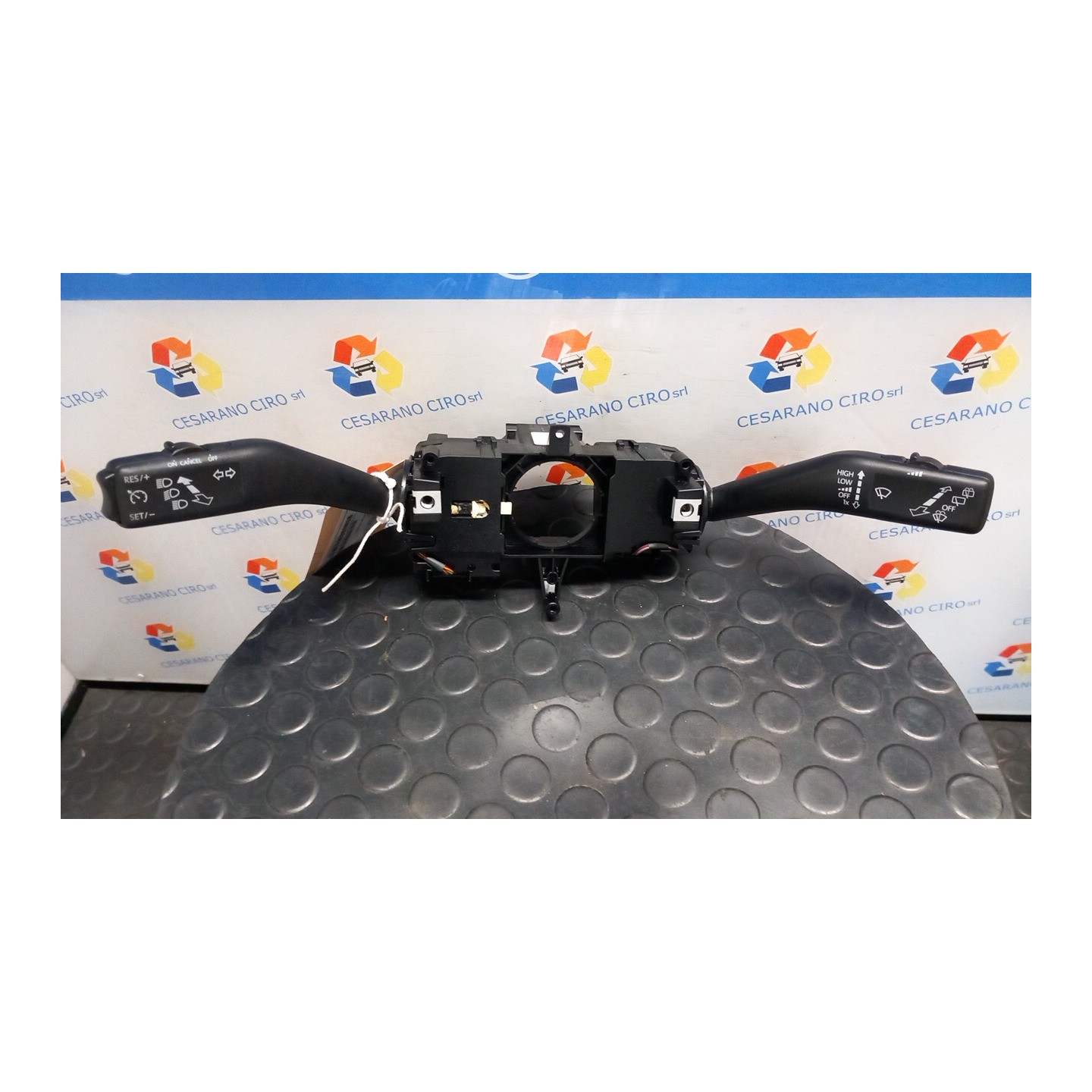 DEVIOGUIDASGANCIO C/DISP. MULTI./COM. INTER. 065 VOLKSWAGEN UP! (06/16-) CHY 1S0953513H9B9
