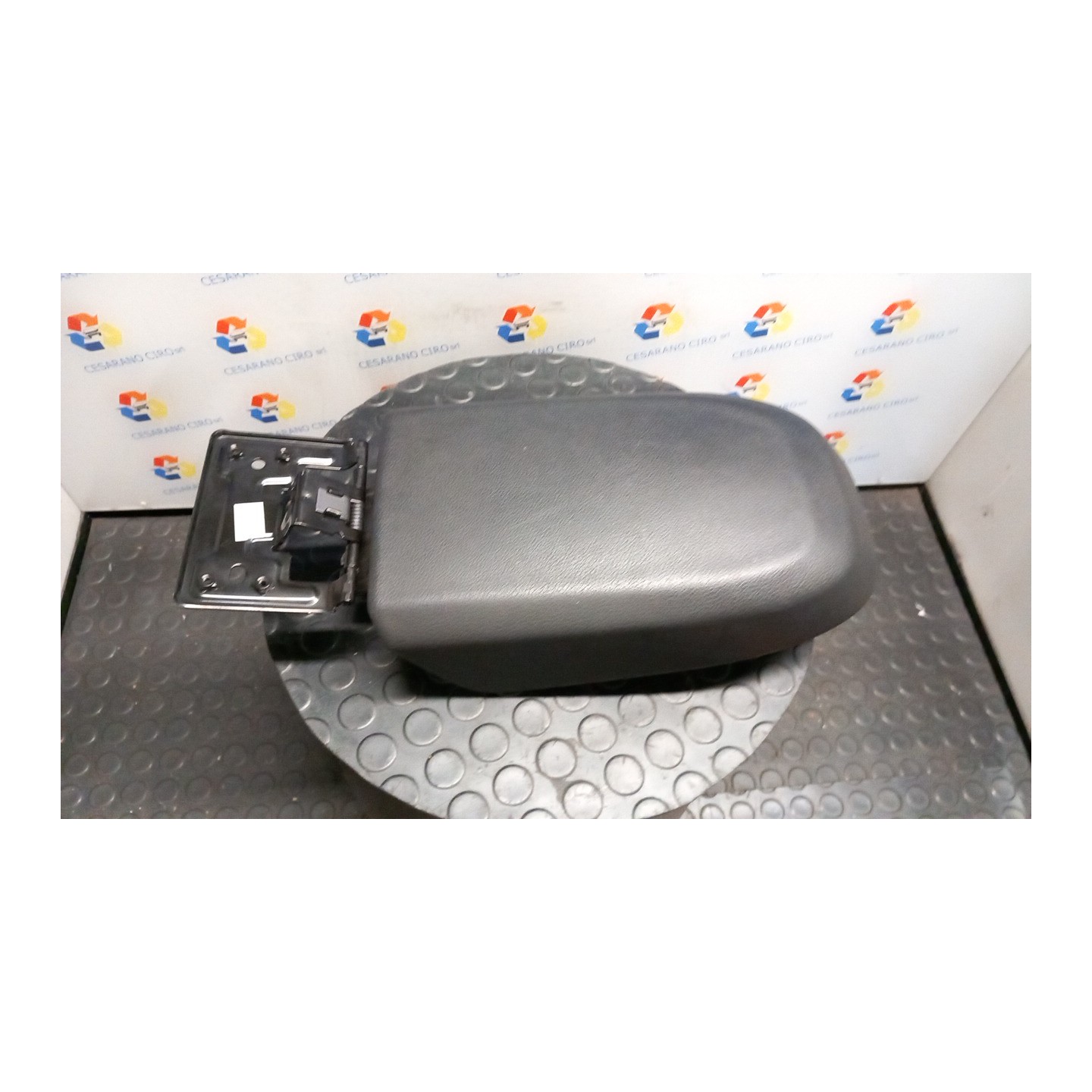 APPOGGIABRACCIO SEDILE ANT. CONSOLLE 015 FORD KUGA (CBV) (04/08-09/13) G6DG 1724355