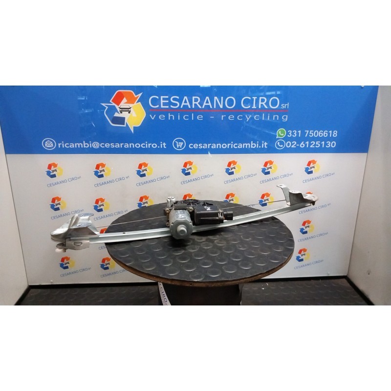 ALZACRISTALLO PORTA POST. C/MOTORINO SX. 018 OPEL ZAFIRA (T98) (03/99-12/05) Z16XE 90579539