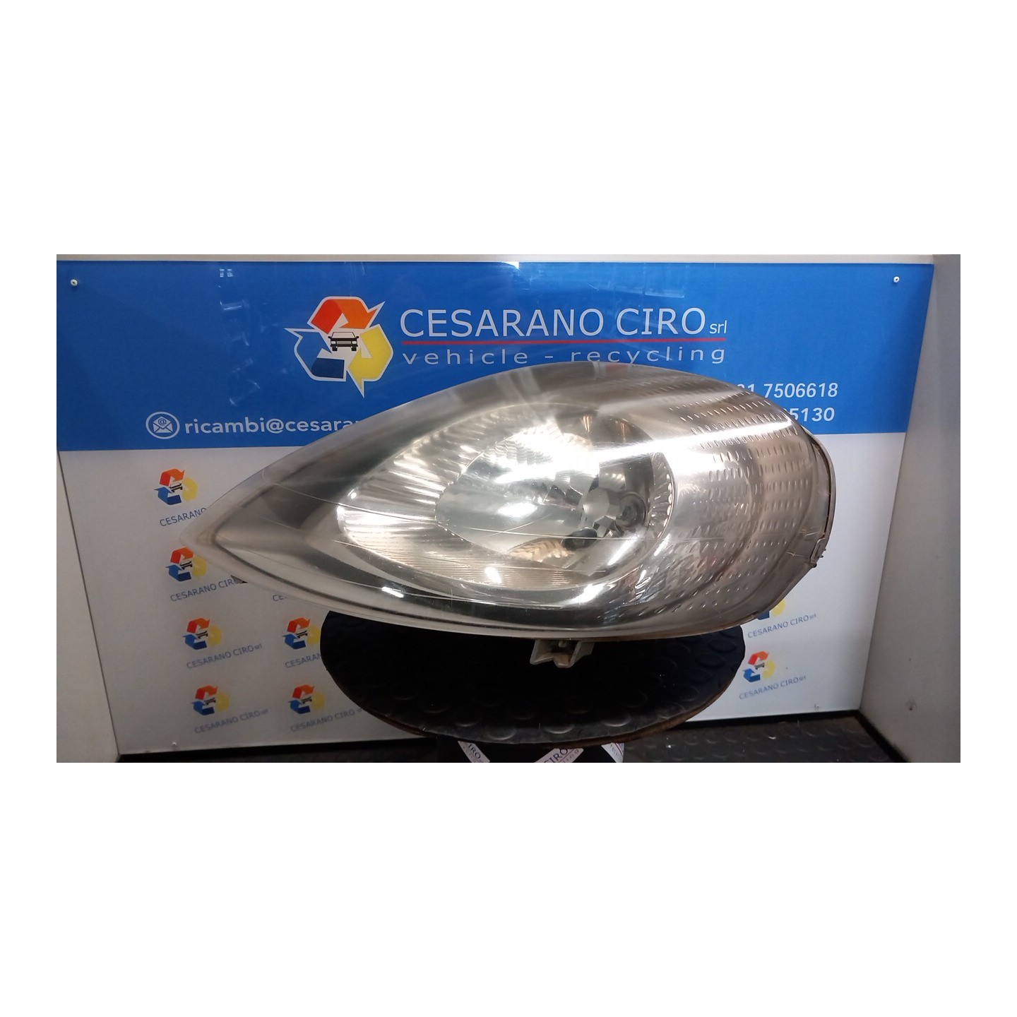 PROIETTORE DX. 093 RENAULT TRAFIC (06/01-09/06) F8QM6 7700311372