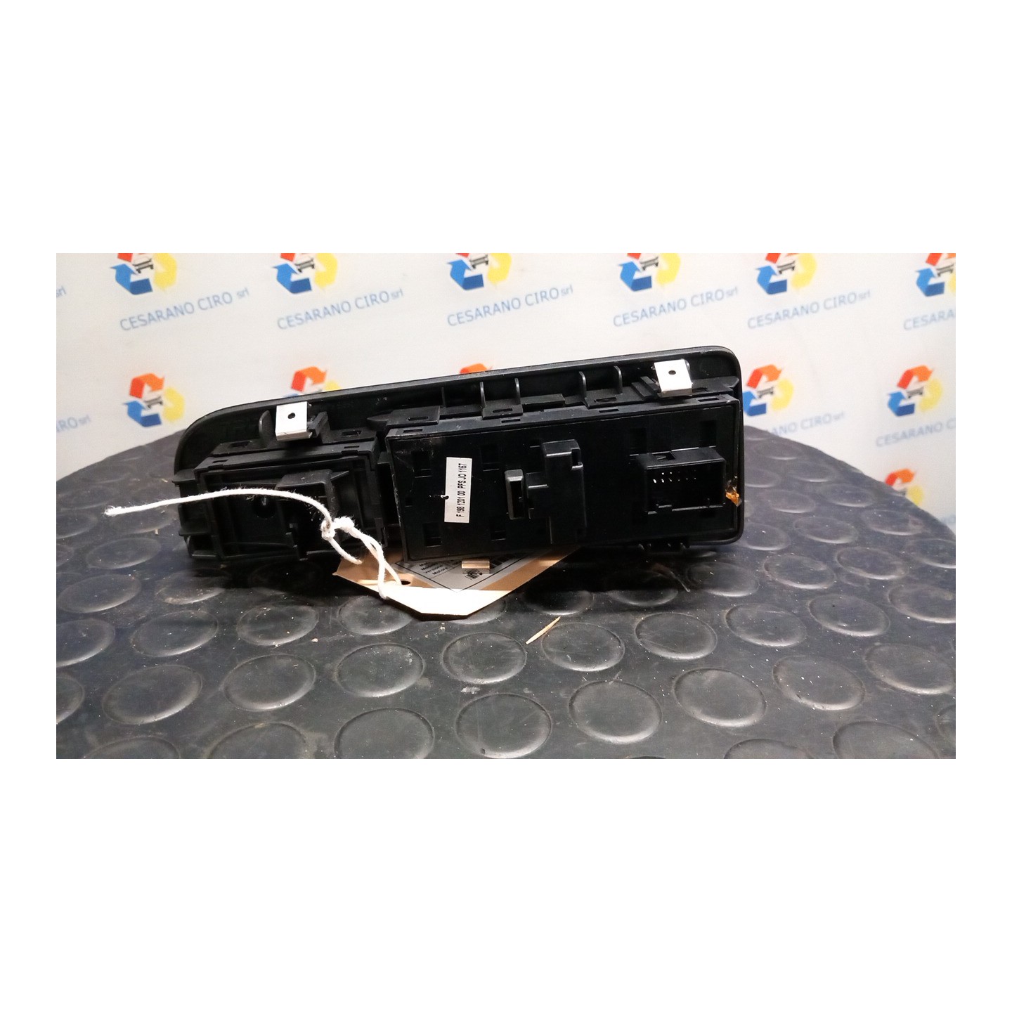BLOCCO COMANDI ALZACRISTALLI E RETROVISORI EST. 062 FIAT BRAVO (3L) (01/07-03/10) 198A4000 735441807