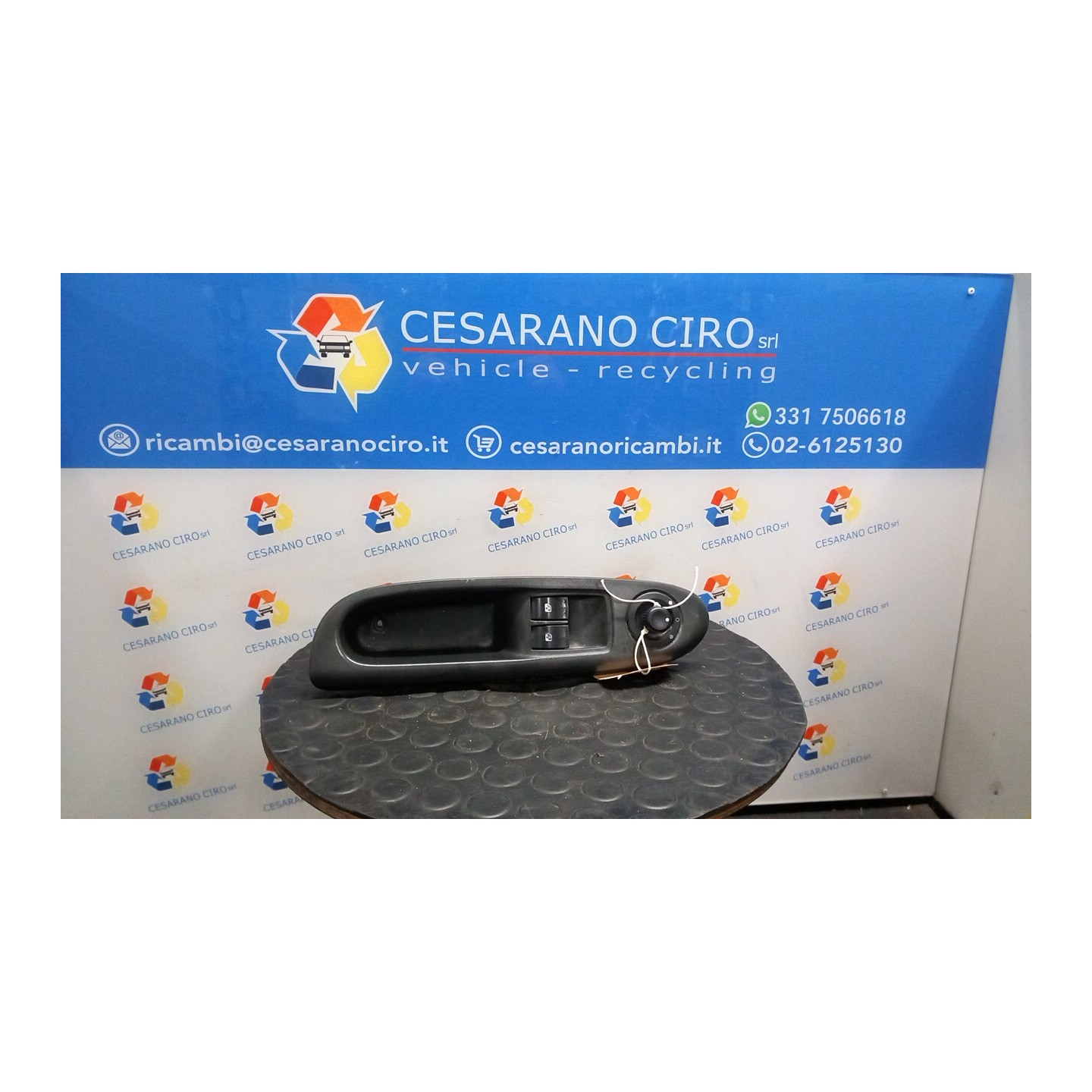 BLOCCO COMANDI ALZACRISTALLI SX. 174 RENAULT CLIO 2A SERIE (05/01-11/10) D4FB7 8200084008