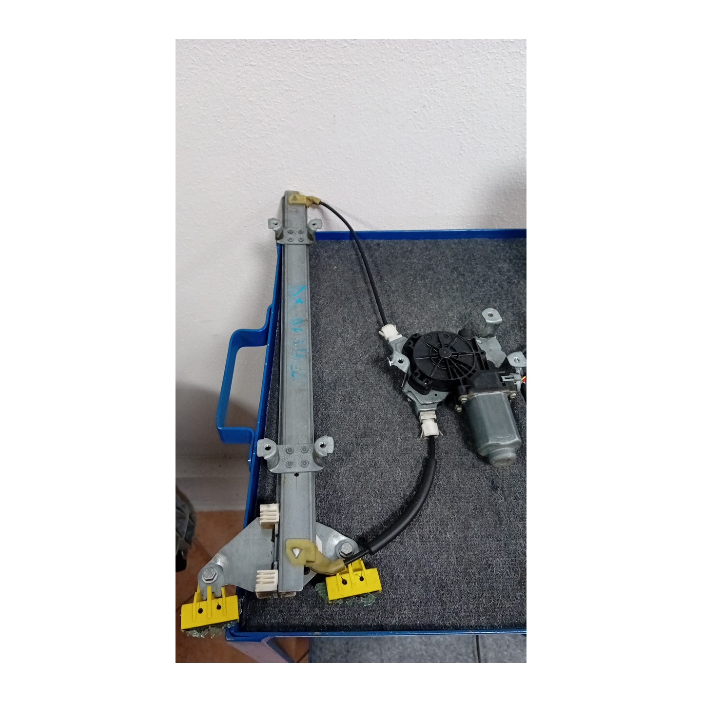 ALZACRISTALLO ELETTR. PORTA ANT. C/M DX. 080 NISSAN NOTE (E11E) (02/06-09/13) CR14 807009U000