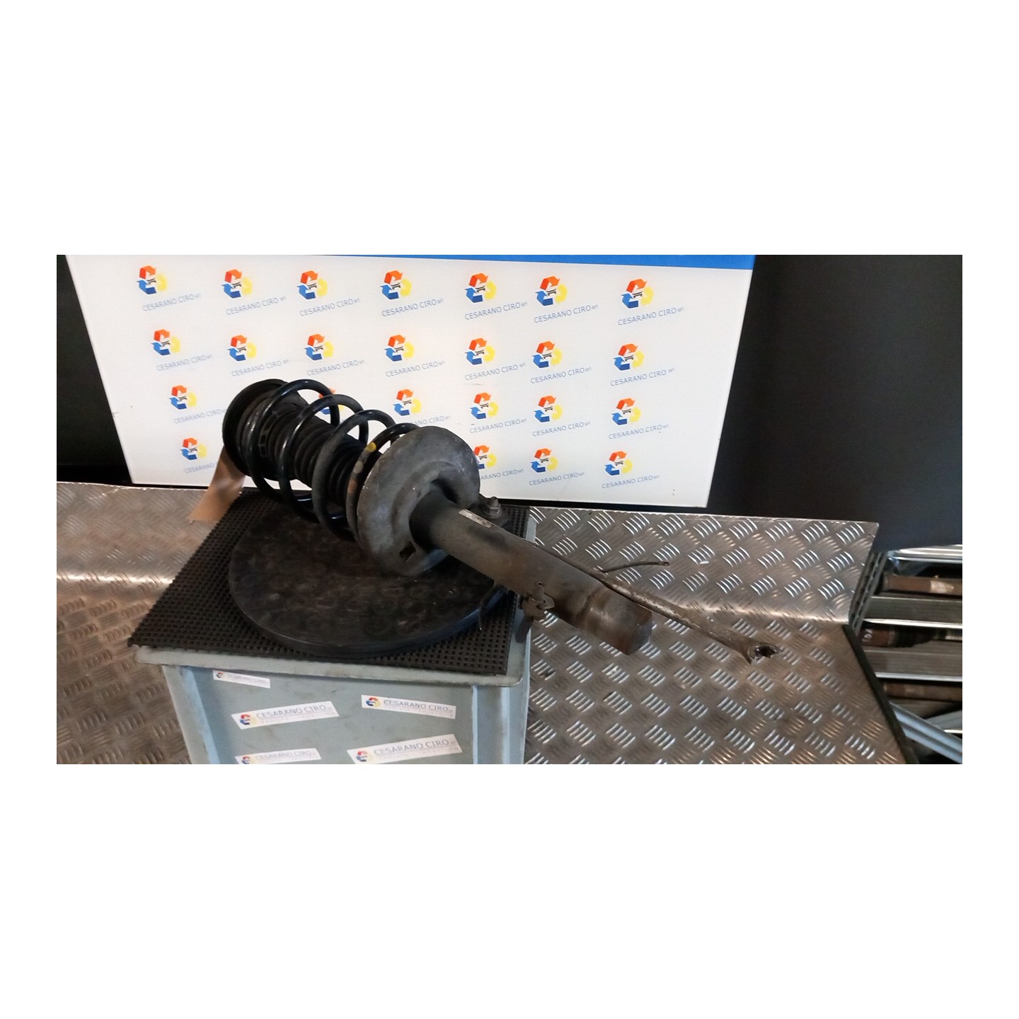 AMMORTIZZATORE ANT. P/PERNO RUOTA DIAM.72MM DX. 007 PEUGEOT 208 (01/12-11/15) 9H06 9804831080