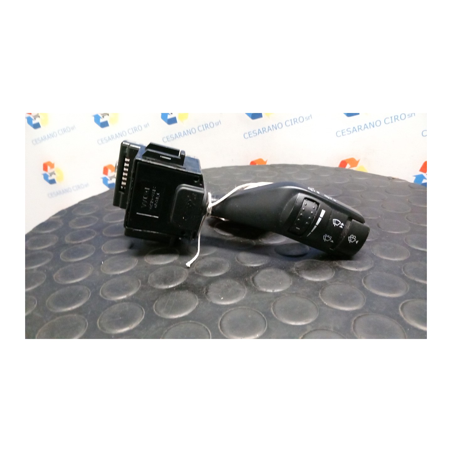BLOCCO COMANDI TERGICRISTALLI 090 FORD KUGA (CBV) (04/08-09/13) UFDA 1350066