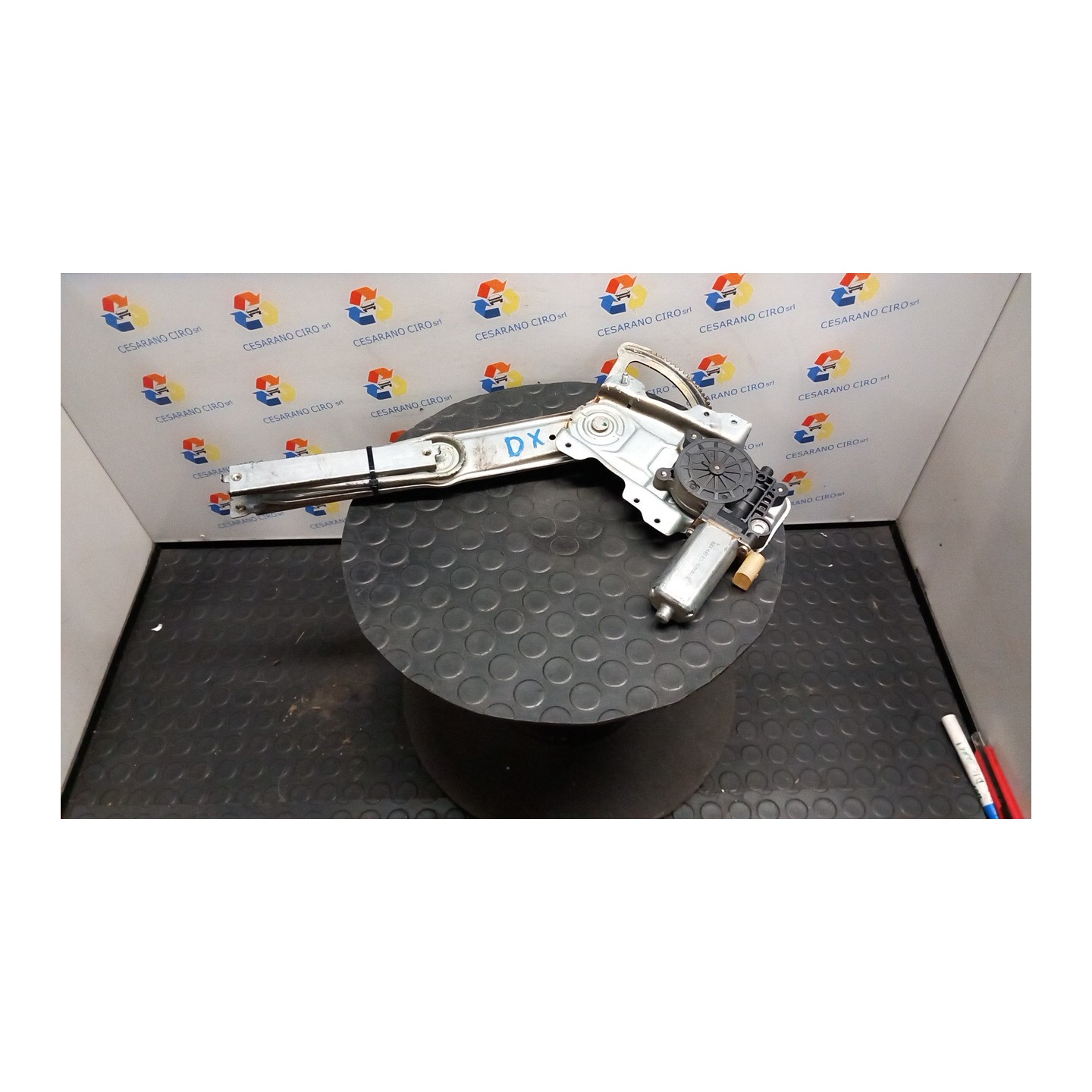 ALZACRISTALLO PORTA ANT. DX. 008 TOYOTA YARIS (03/99-11/05)     (JPP) 1SZFE 6981052020