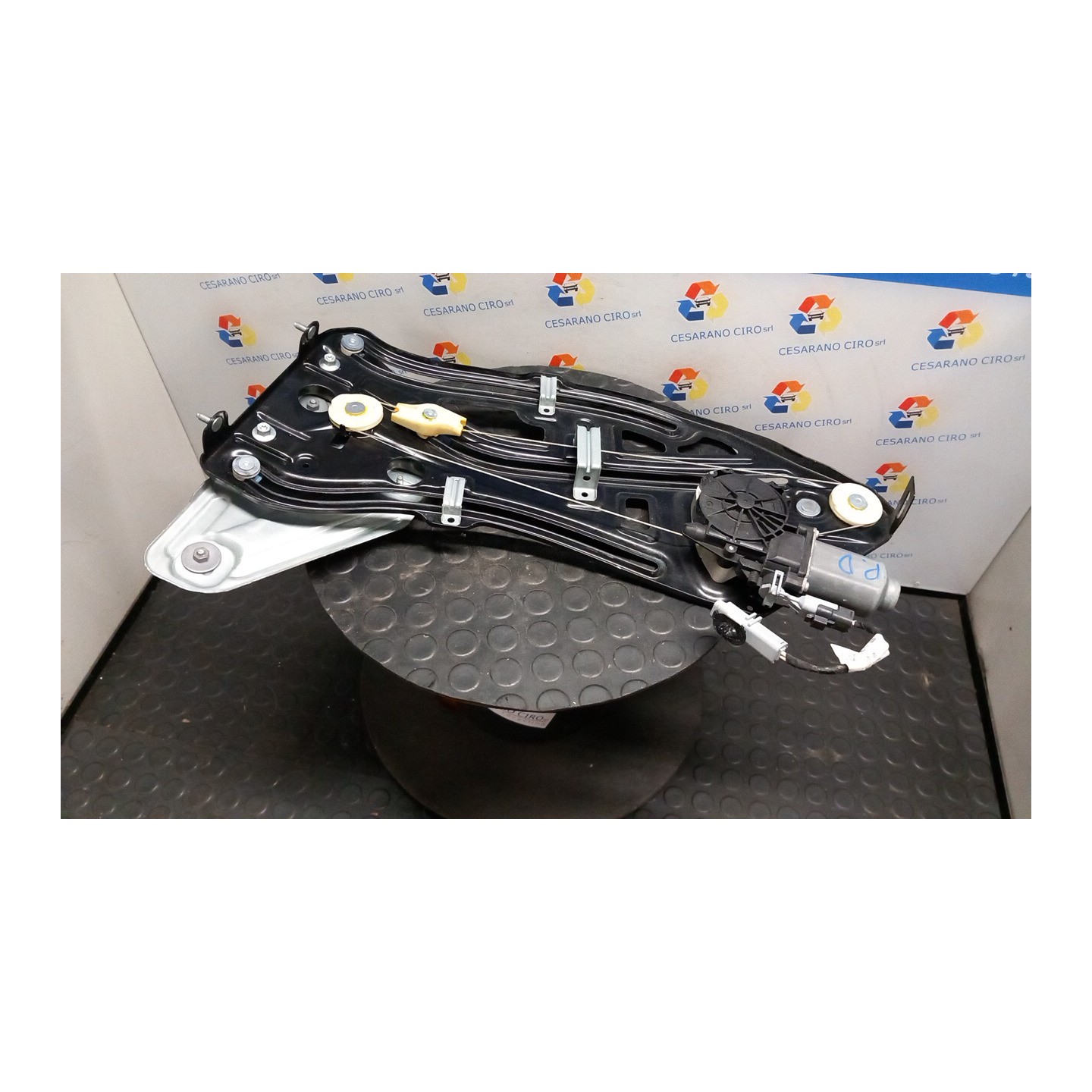 ALZACRISTALLO PARAFANGO POST. DX. 057 PEUGEOT 207 (04/06-06/09) 9HZ 9224C2