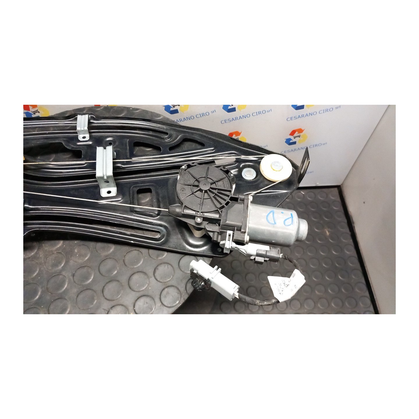 ALZACRISTALLO PARAFANGO POST. DX. 057 PEUGEOT 207 (04/06-06/09) 9HZ 9224C2
