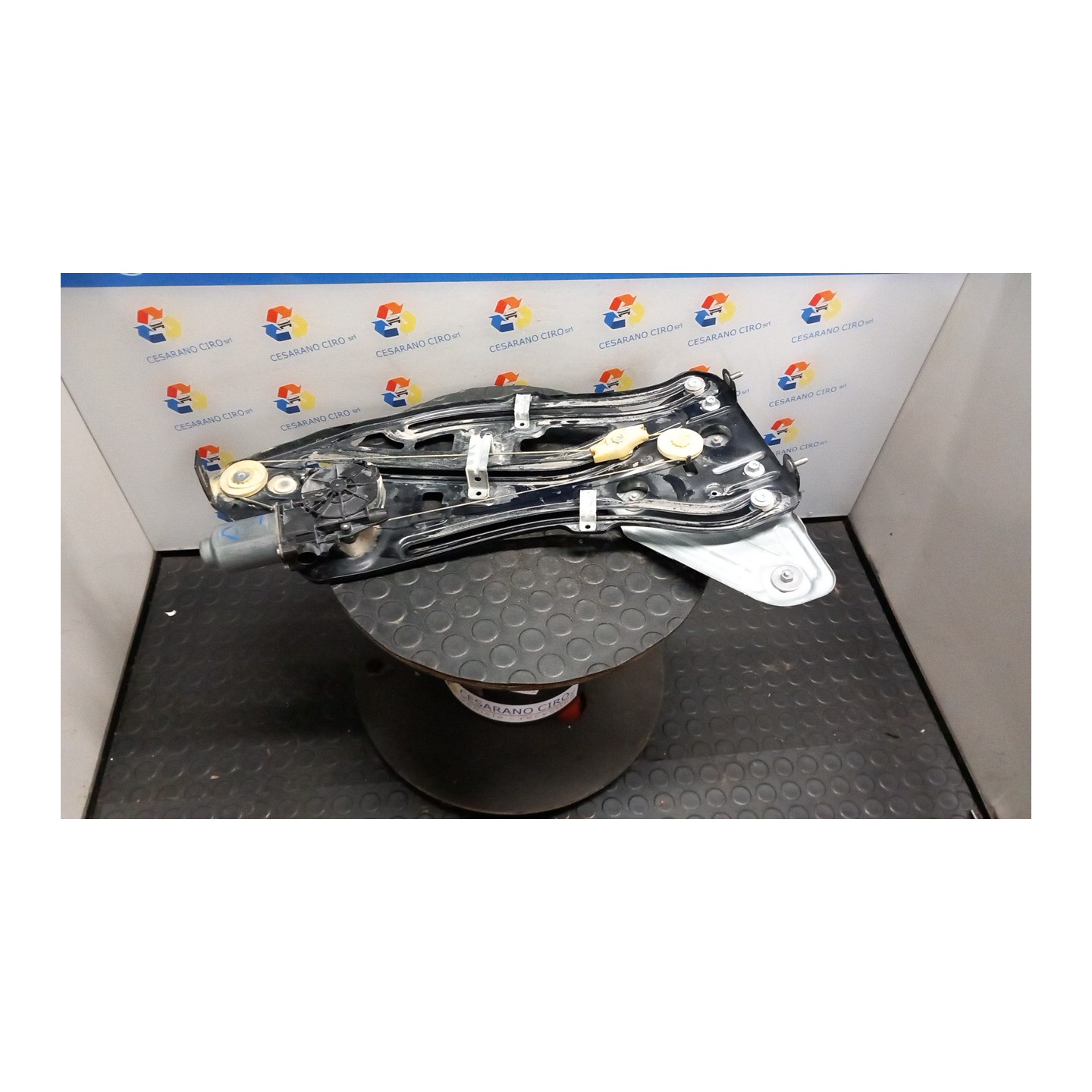 ALZACRISTALLO PARAFANGO POST. SX. 058 PEUGEOT 207 (04/06-06/09) 9HZ 9223A8